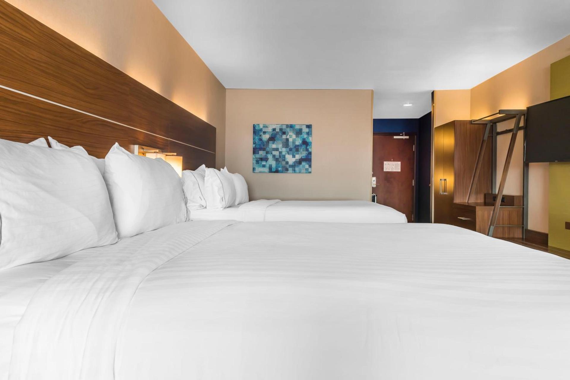 Holiday Inn Express & Suites Clarion by IHG photo 32
