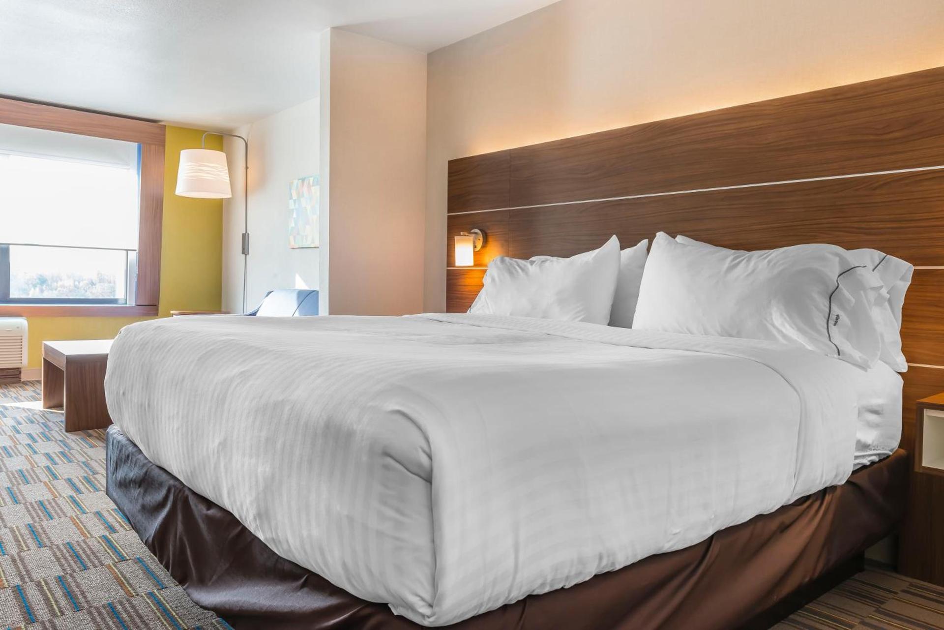 Holiday Inn Express & Suites Clarion by IHG photo 29
