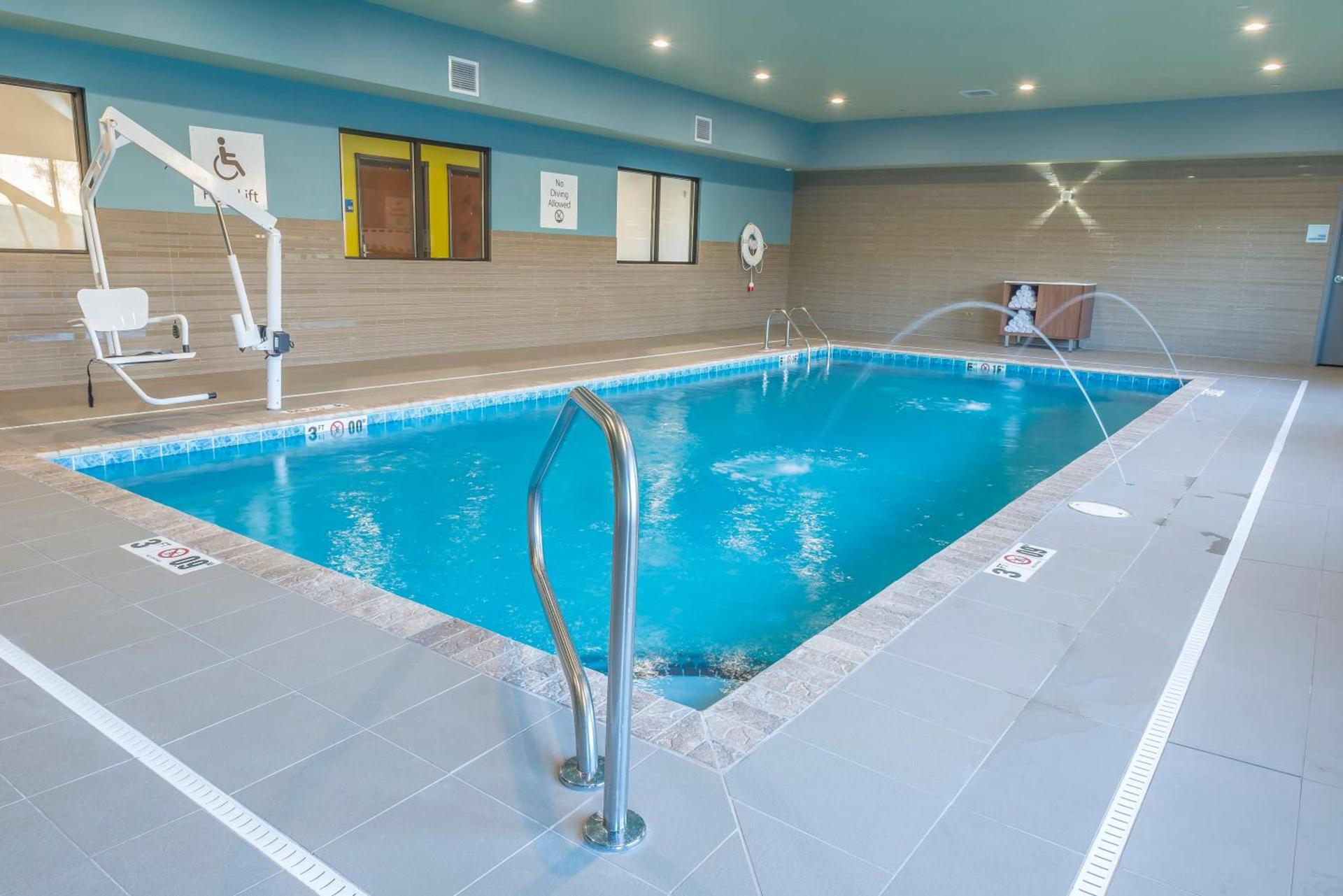 Holiday Inn Express & Suites Clarion by IHG photo 16