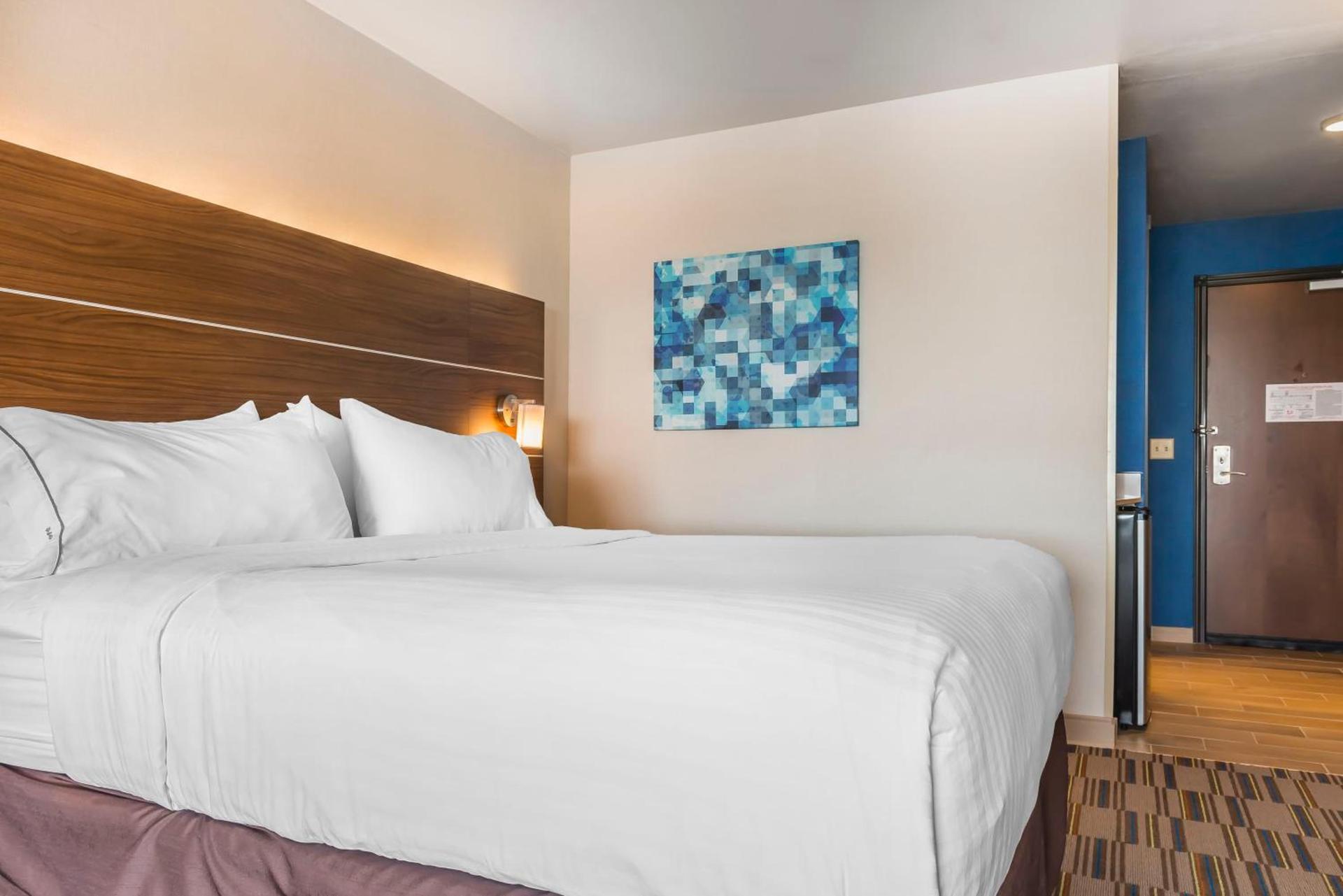 Holiday Inn Express & Suites Clarion by IHG photo 30