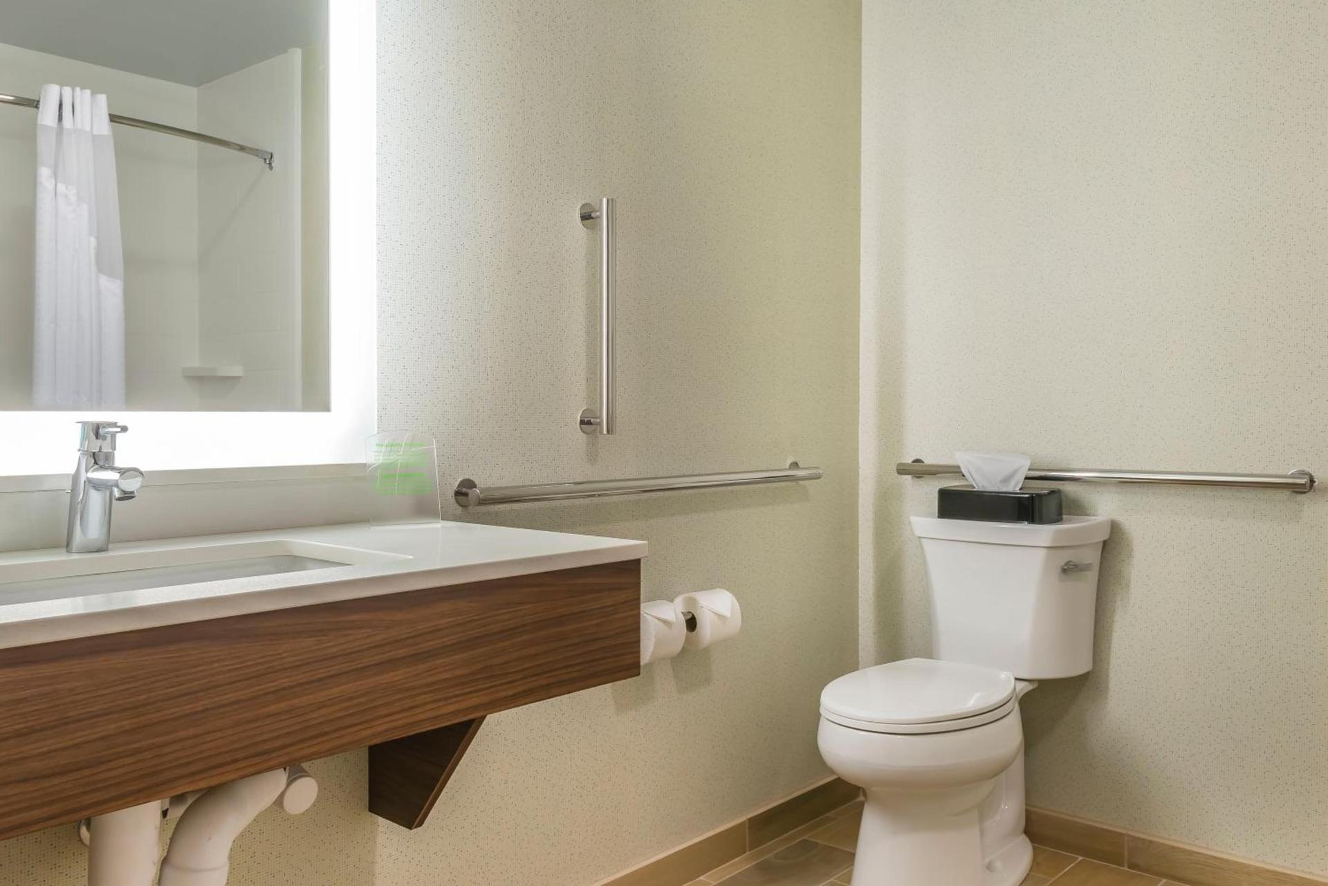 Holiday Inn Express & Suites Clarion by IHG photo 23