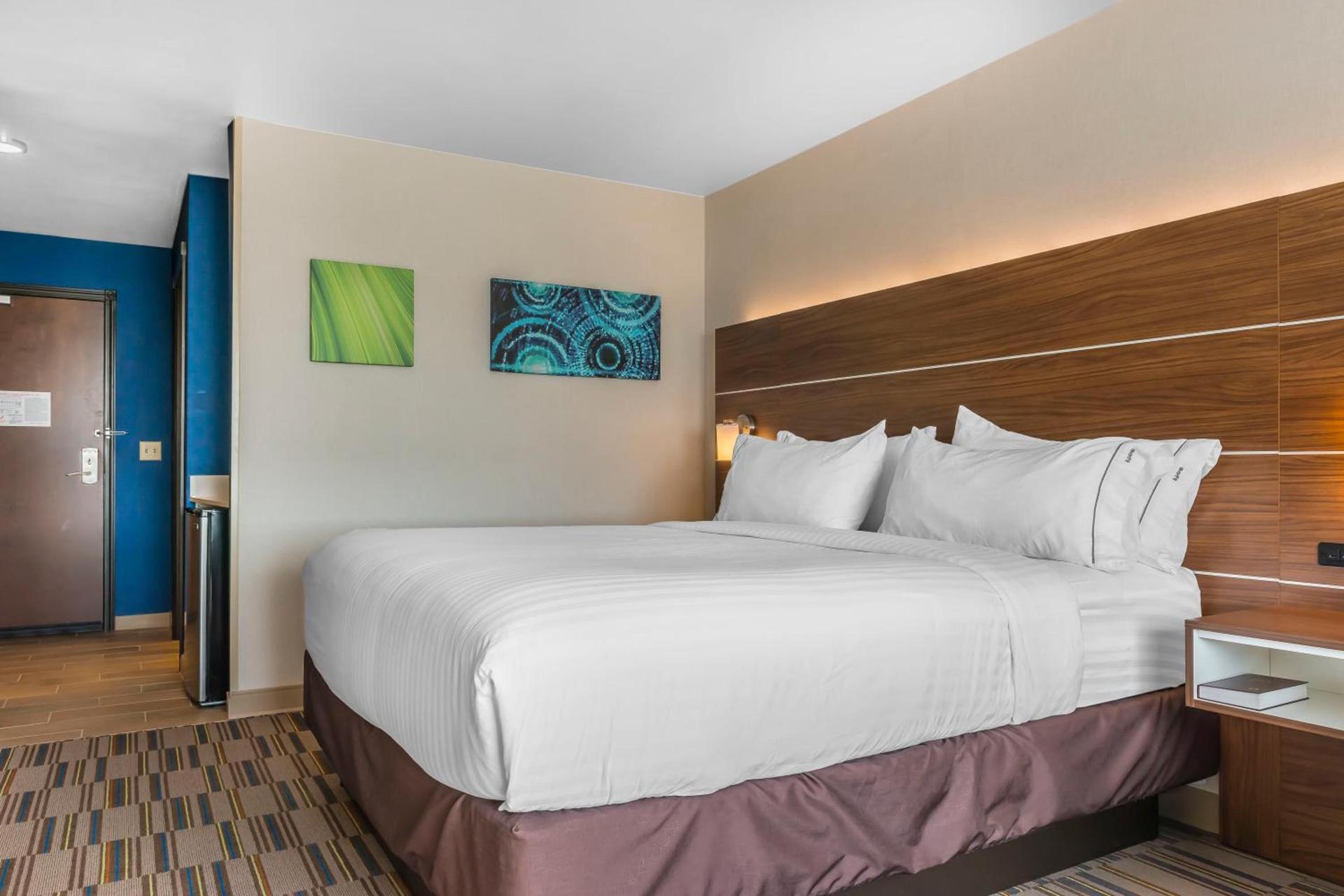 Holiday Inn Express & Suites Clarion by IHG photo 22