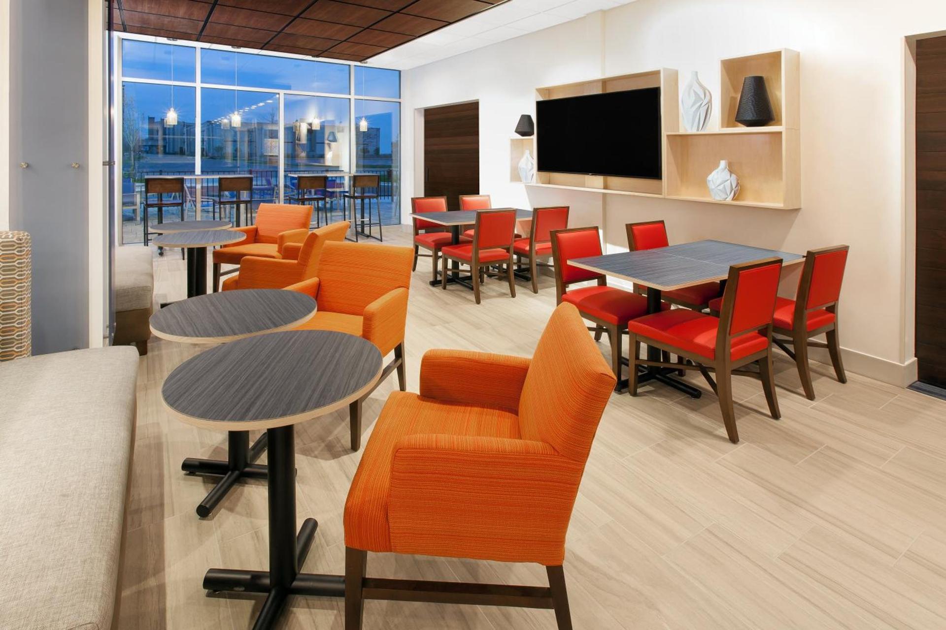 Holiday Inn Express & Suites - Sterling Heights-Detroit Area by IHG photo 22