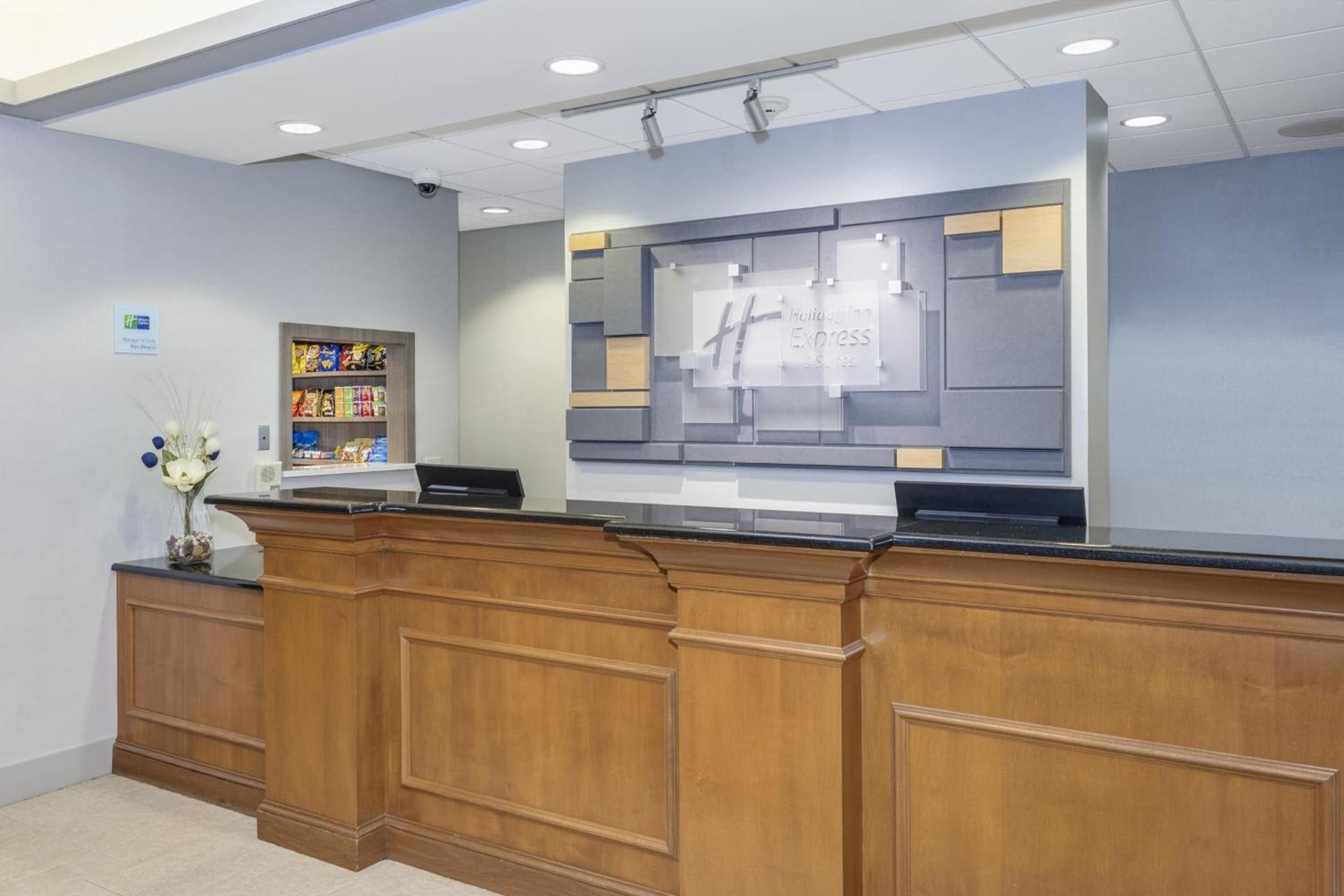 Holiday Inn Express & Suites Riverhead - Long Island by IHG photo 4