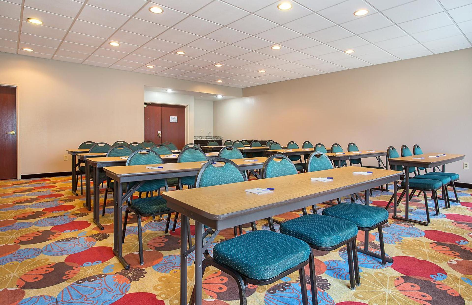 Holiday Inn Express & Suites Murphy by IHG photo 3