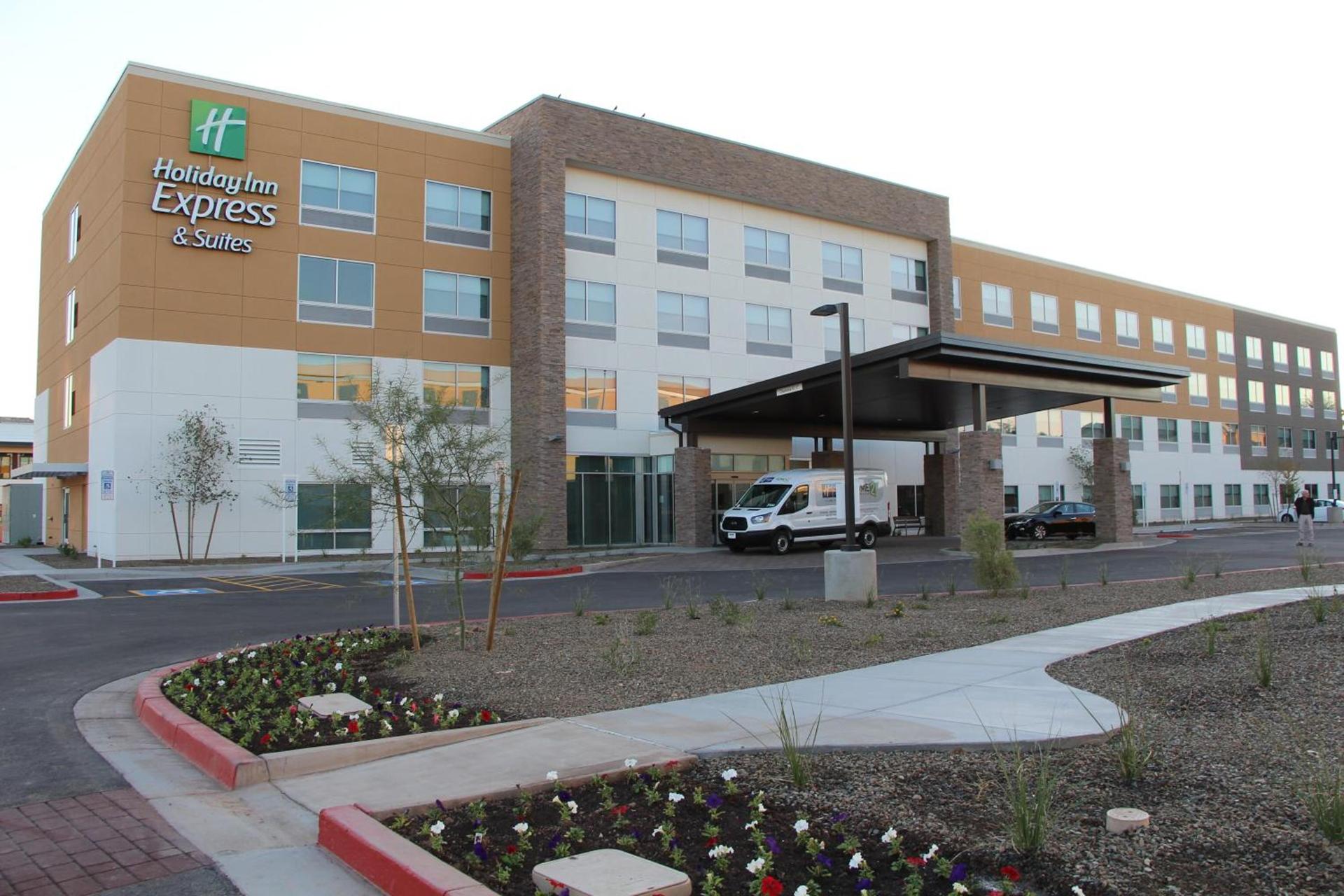 Holiday Inn Express & Suites - Phoenix - Airport North by IHG photo 56