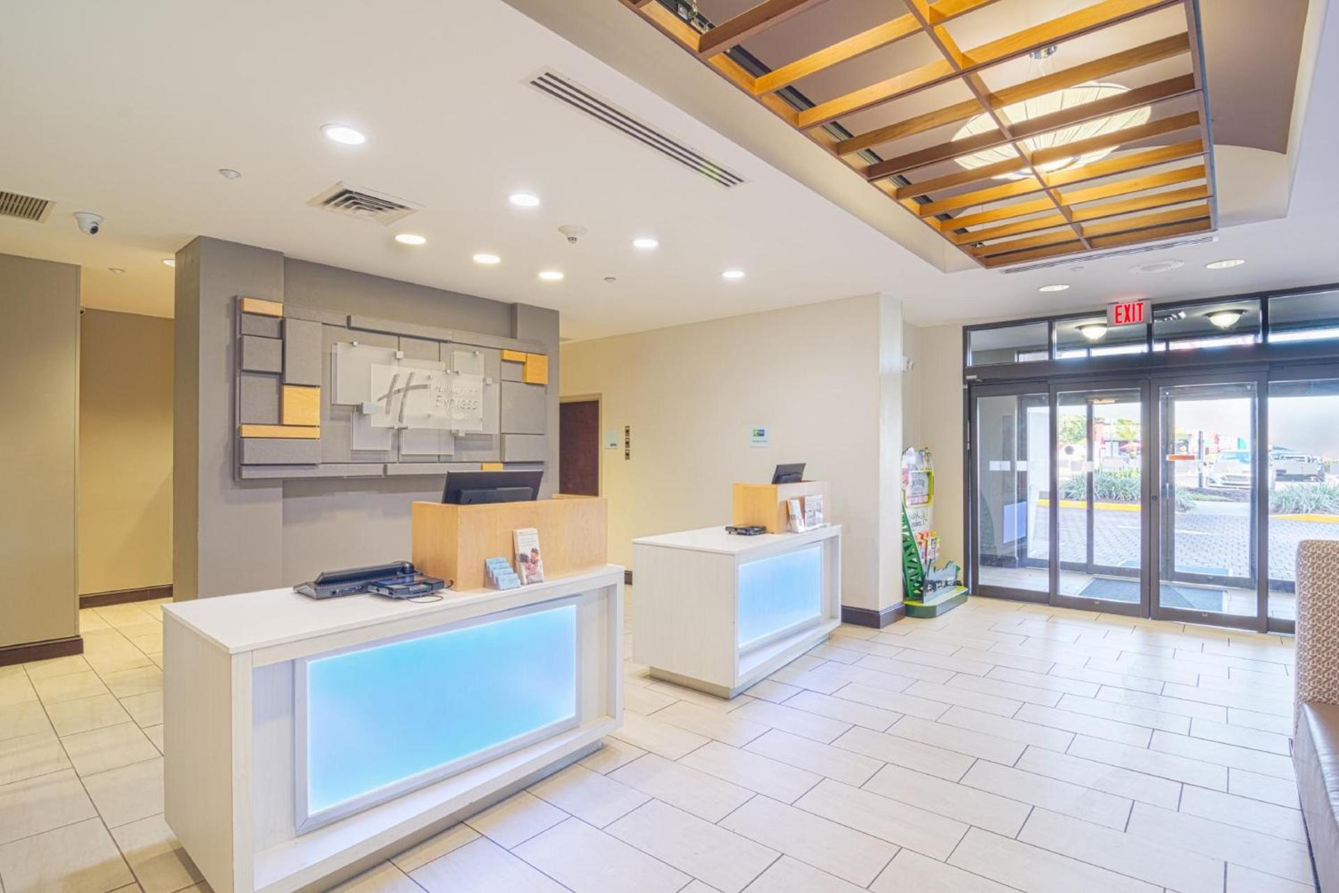 Holiday Inn Express Hotel & Suites Tampa-USF-Busch Gardens by IHG photo 14