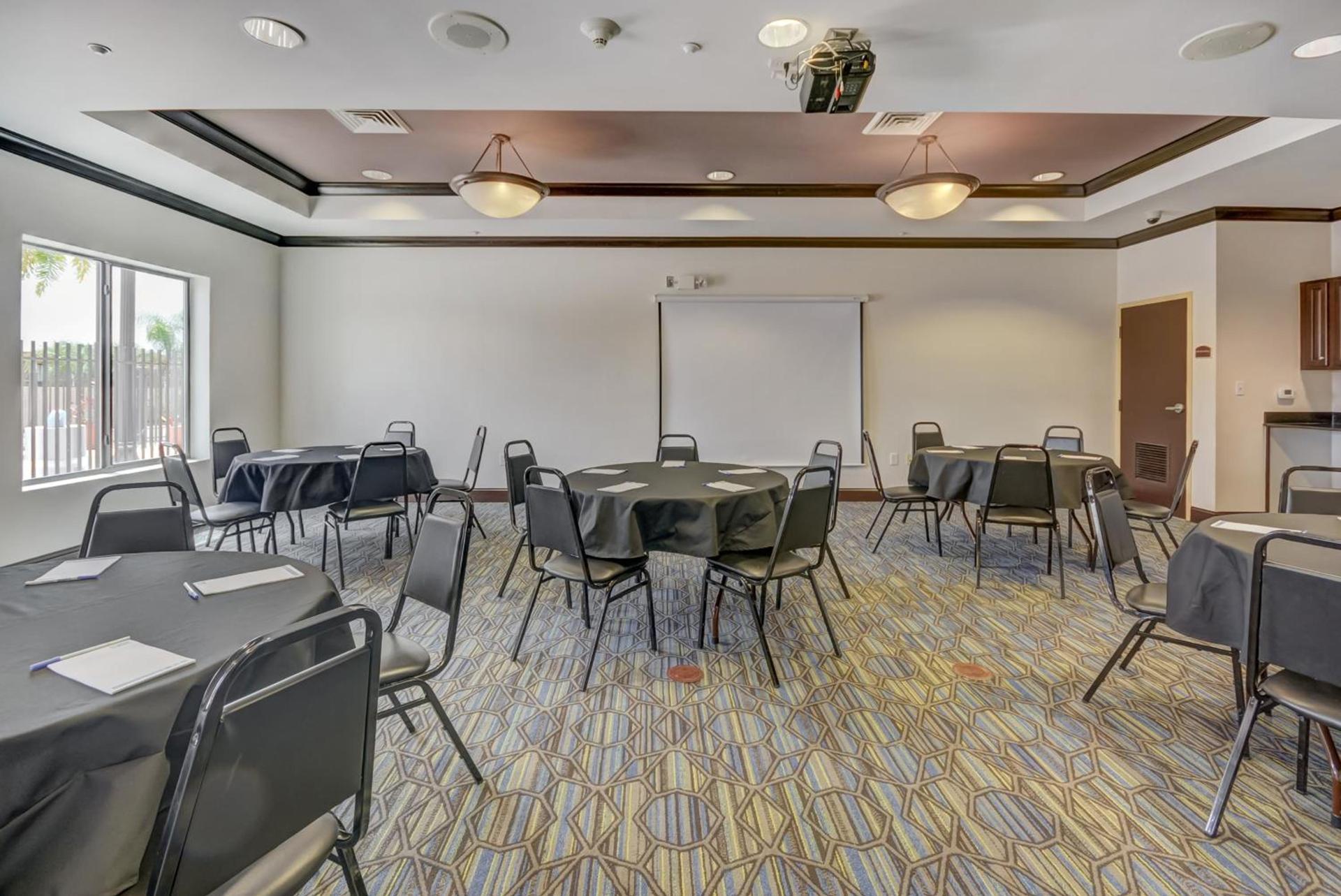 Holiday Inn Express Hotel & Suites Tampa-USF-Busch Gardens by IHG photo 57
