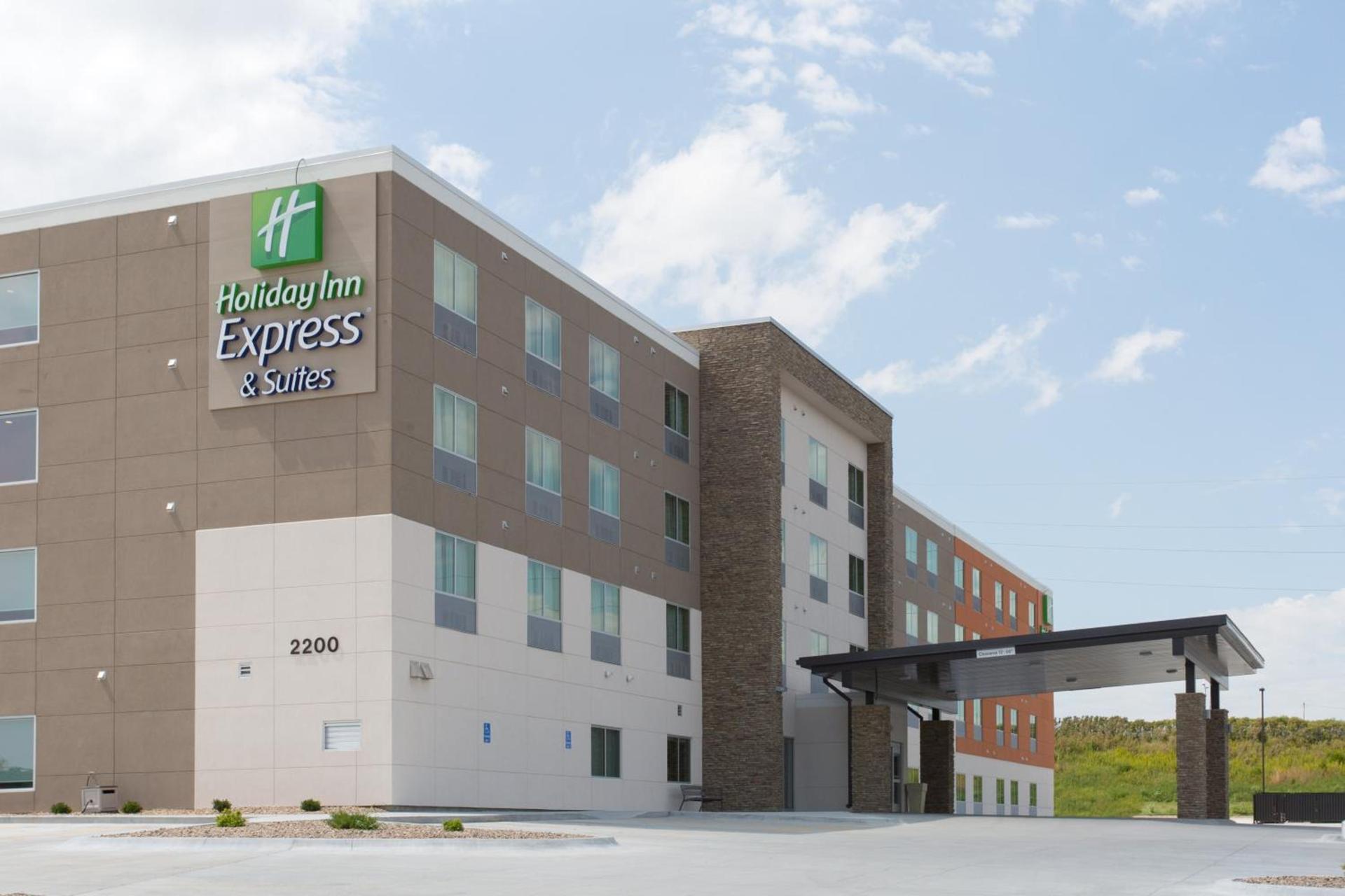 Holiday Inn Express & Suites Lincoln I - 80 by IHG — hotel in Lincoln