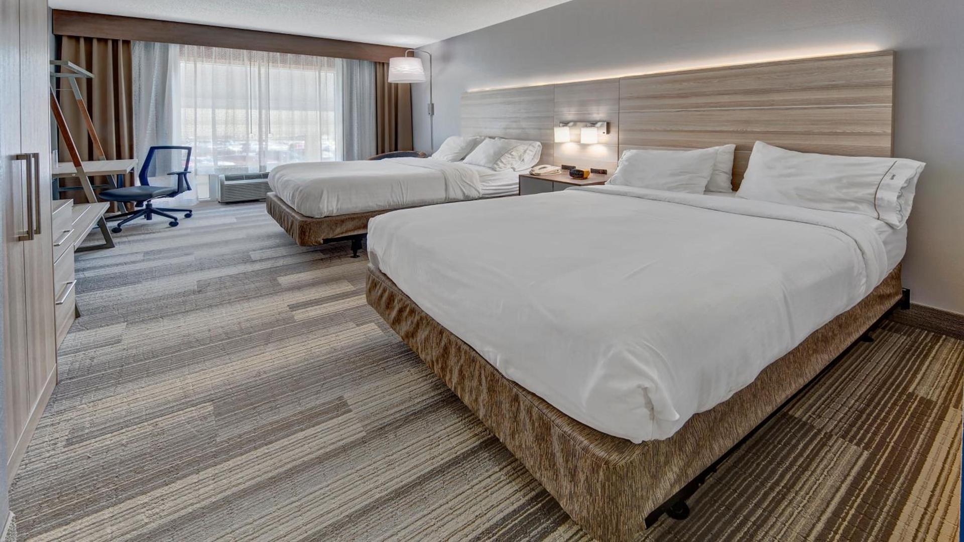 Holiday Inn Express Hotel & Suites London by IHG photo 4