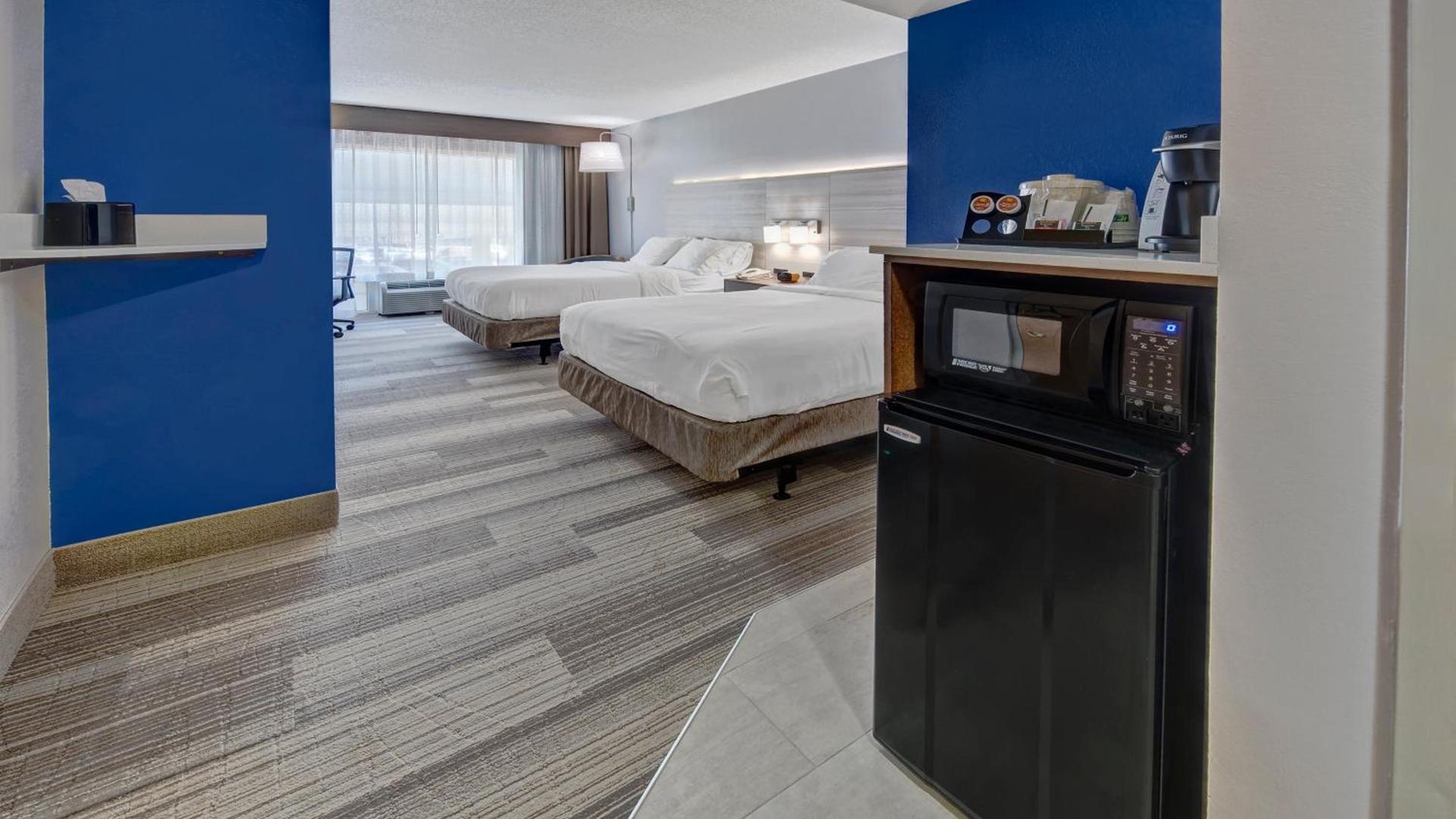 Holiday Inn Express Hotel & Suites London by IHG photo 2