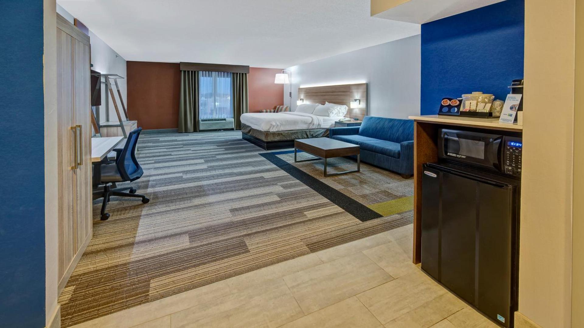 Holiday Inn Express Hotel & Suites London by IHG photo 36