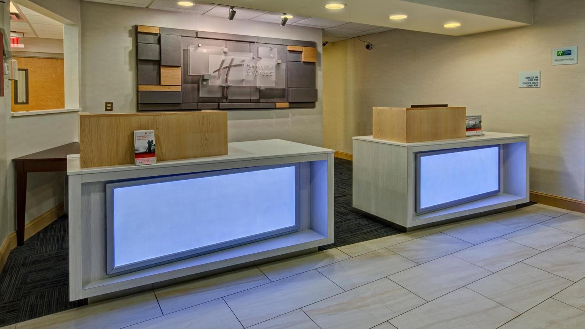 Holiday Inn Express Hotel & Suites London by IHG photo 15