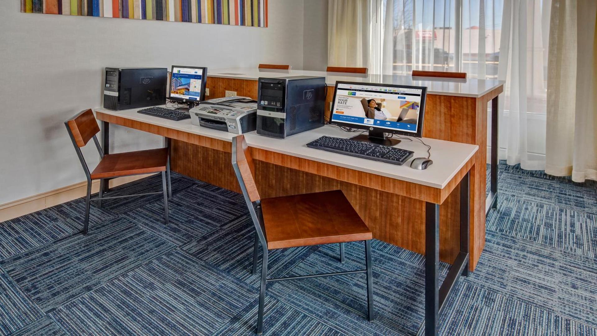 Holiday Inn Express Hotel & Suites London by IHG photo 10