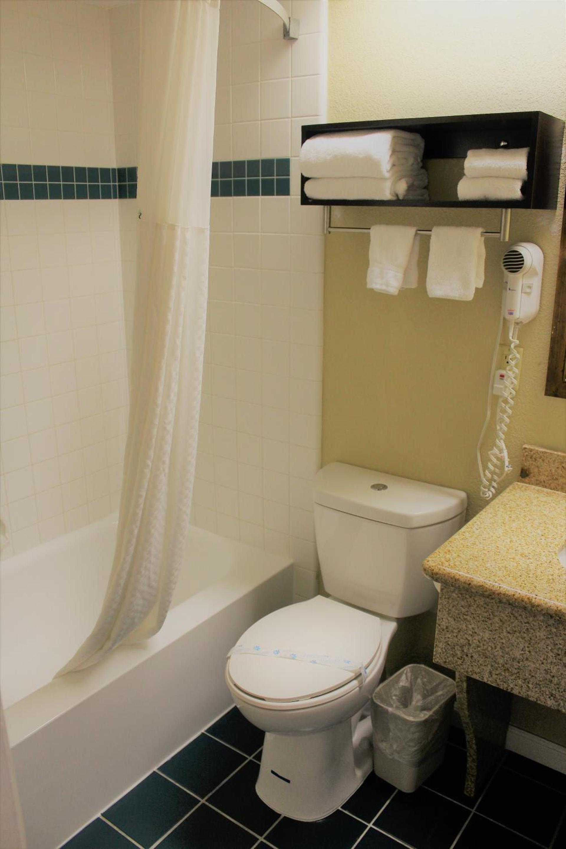Howard Johnson by Wyndham Santa Cruz photo 34