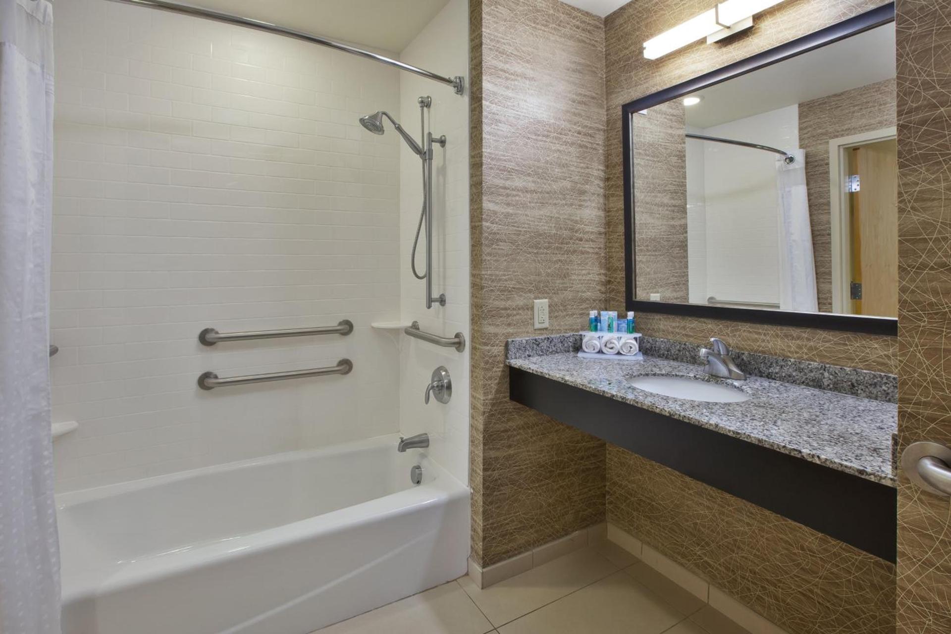Holiday Inn Express & Suites Geneva Finger Lakes by IHG photo 48