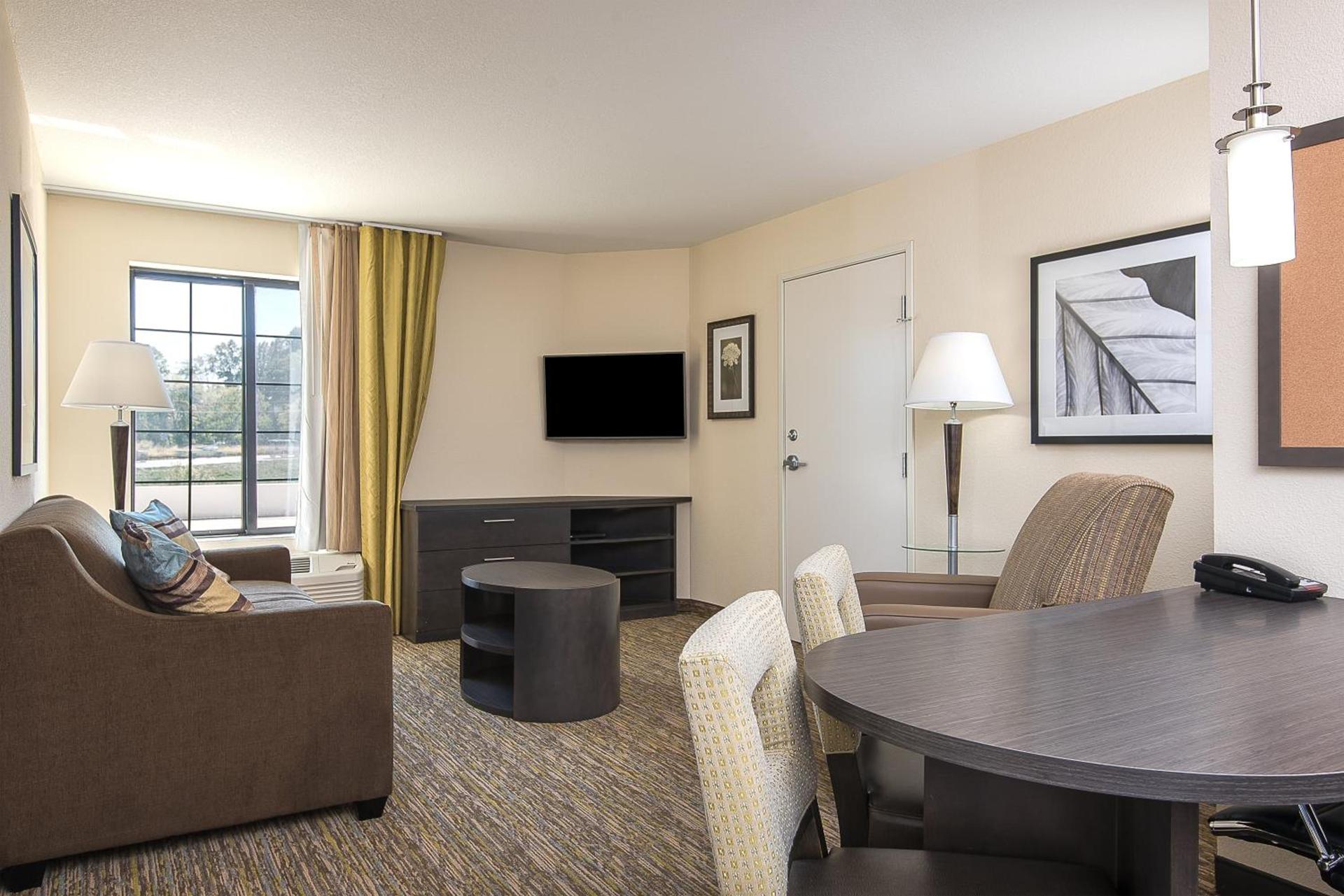 Candlewood Suites Bloomington by IHG photo 2