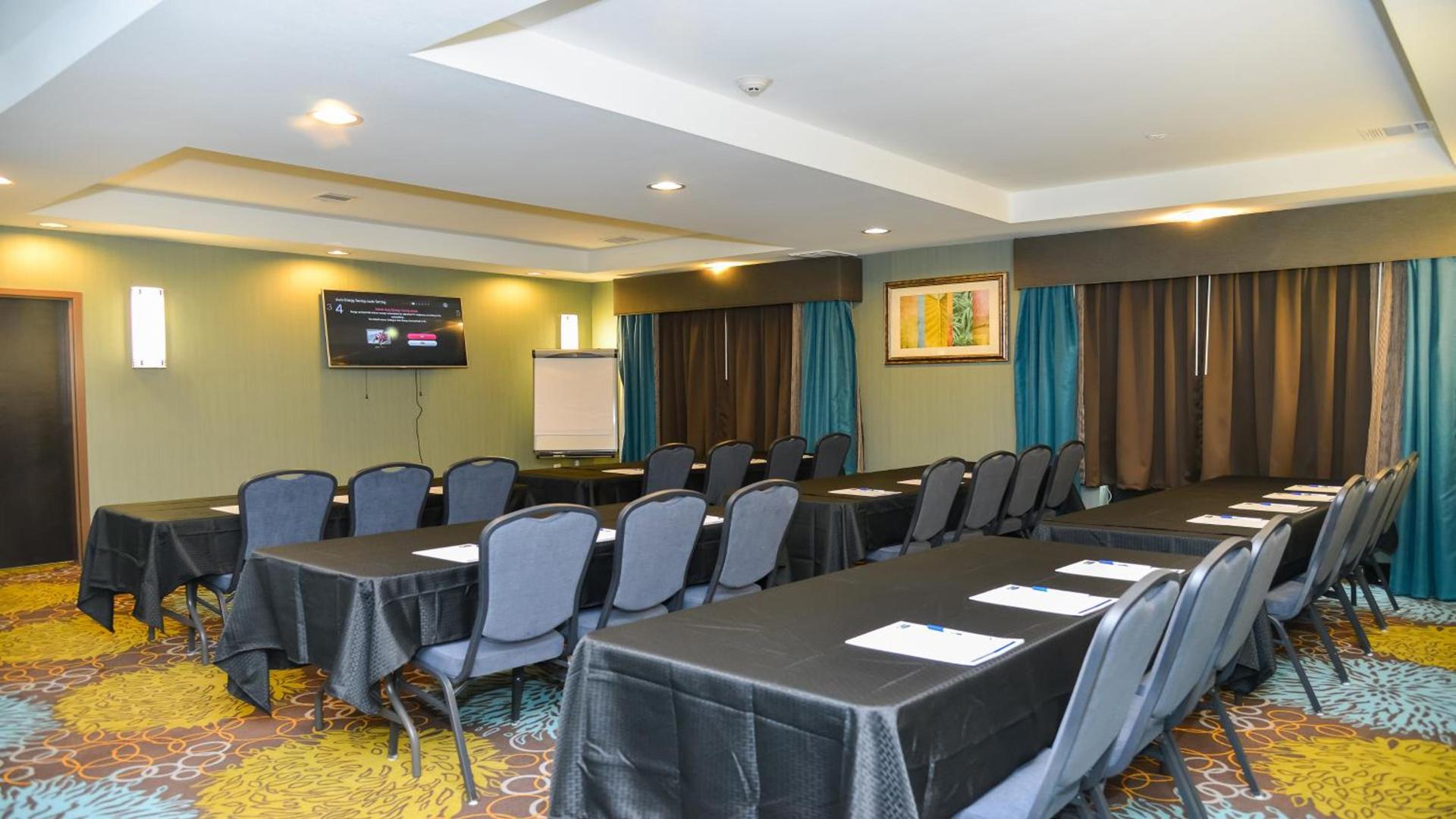 Holiday Inn Express Hotels & Suites Cuero by IHG photo 43