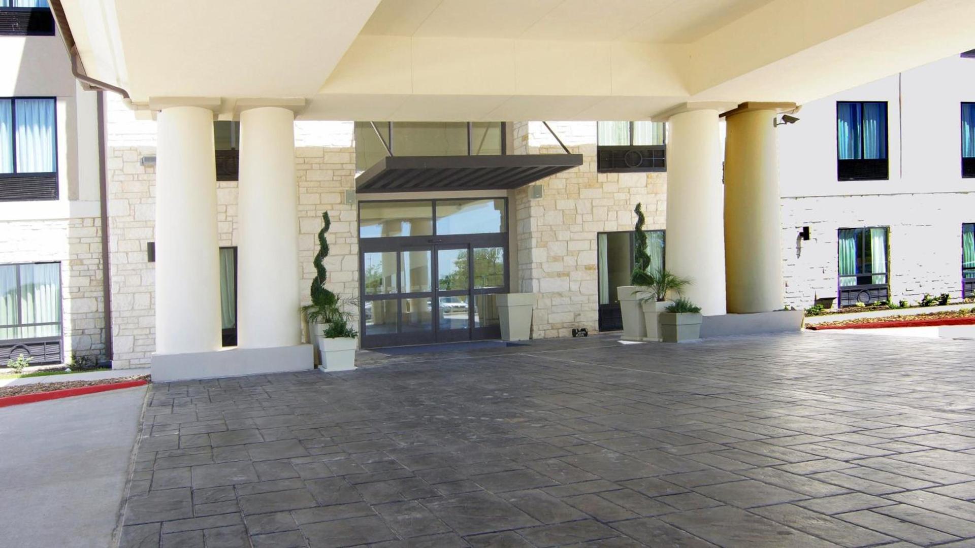 Holiday Inn Express Hotels & Suites Cuero by IHG photo 37