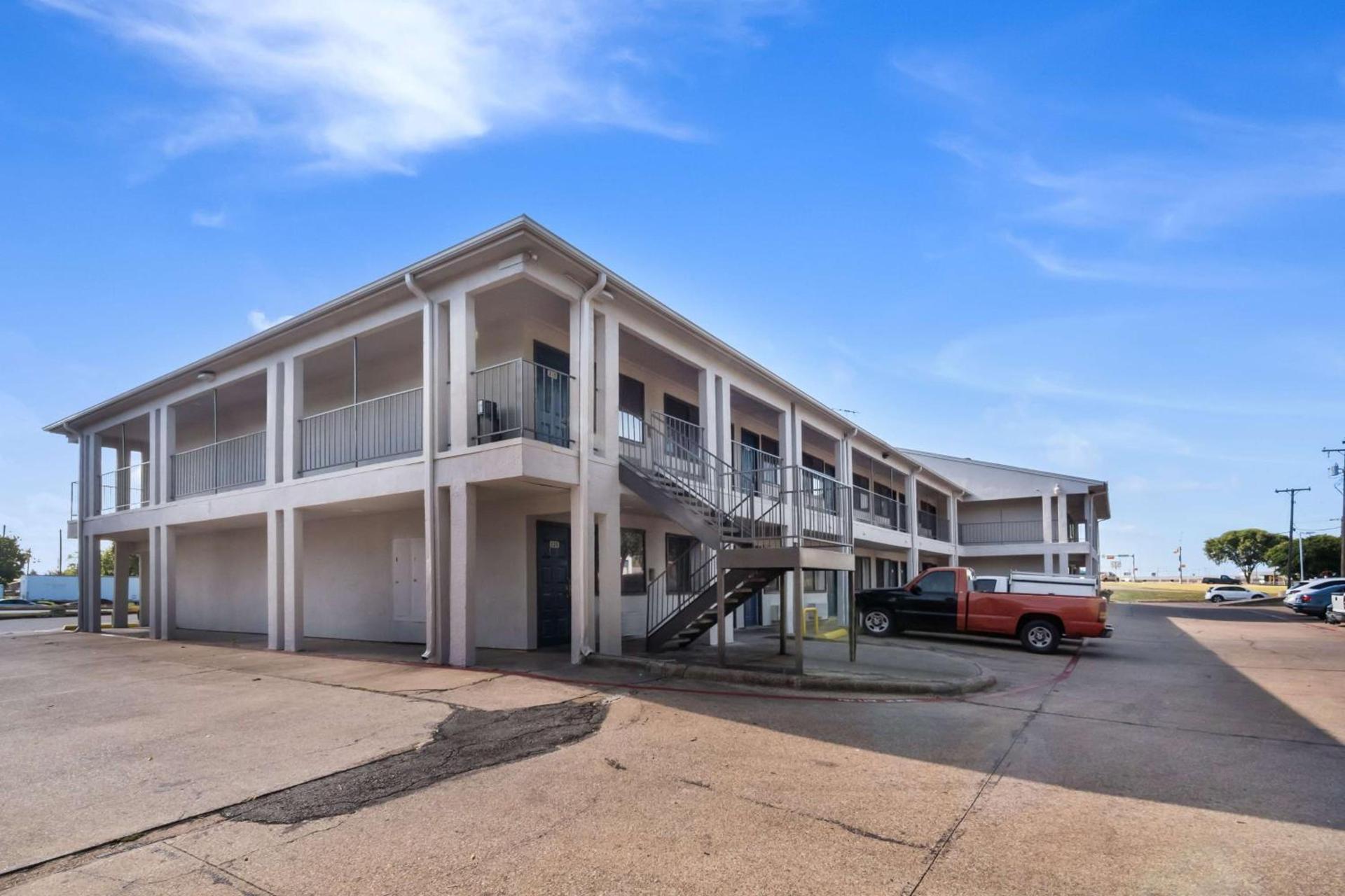Motel 6 Irving - Loop 12 photo 2