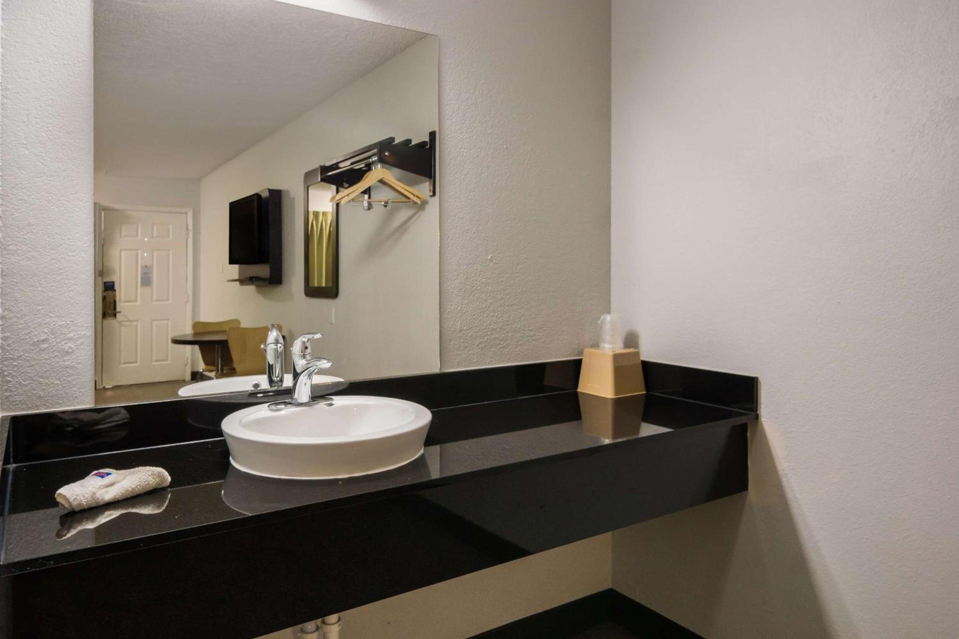Motel 6 Irving - Loop 12 photo 19