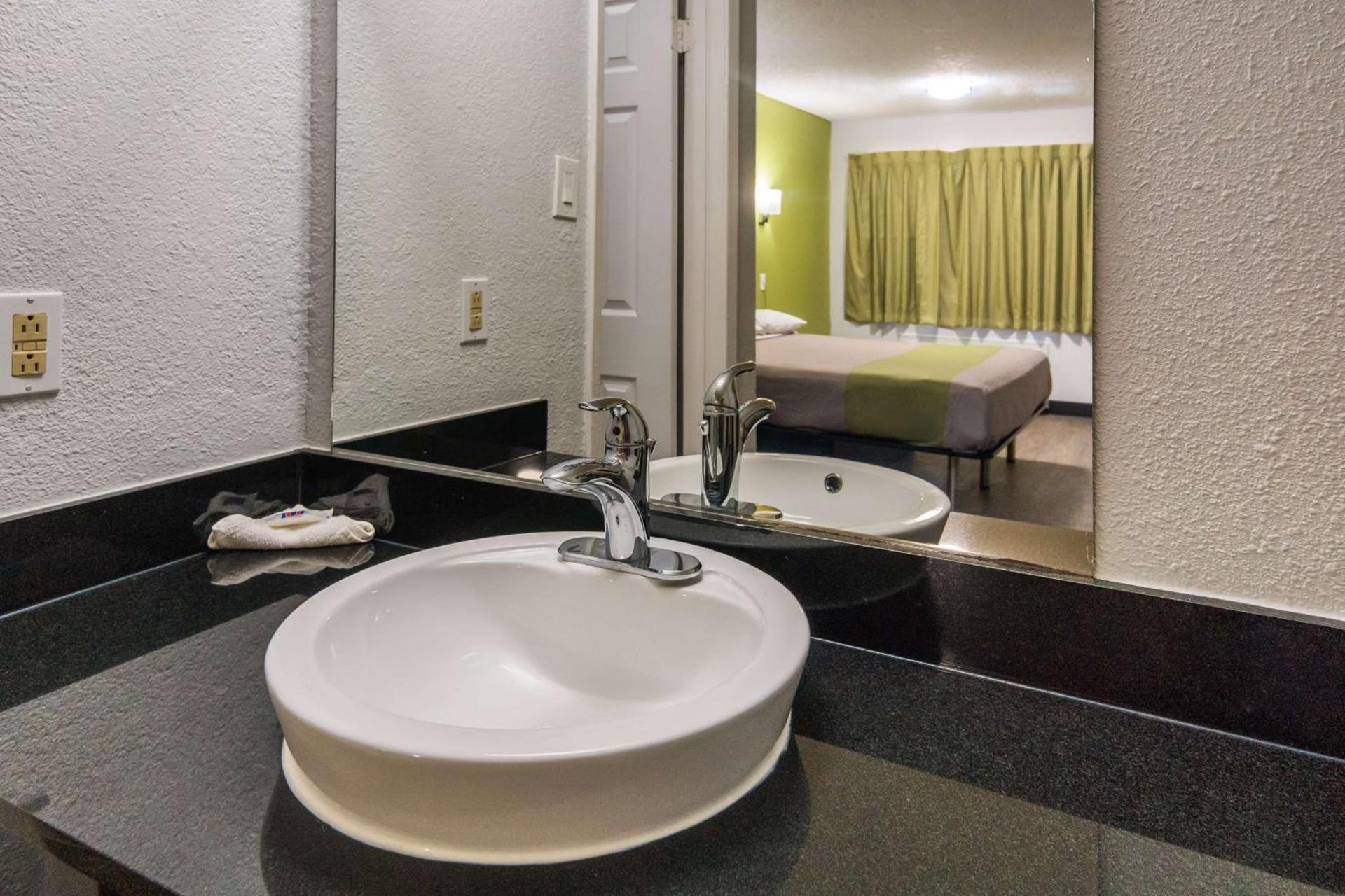 Motel 6 Irving - Loop 12 photo 20