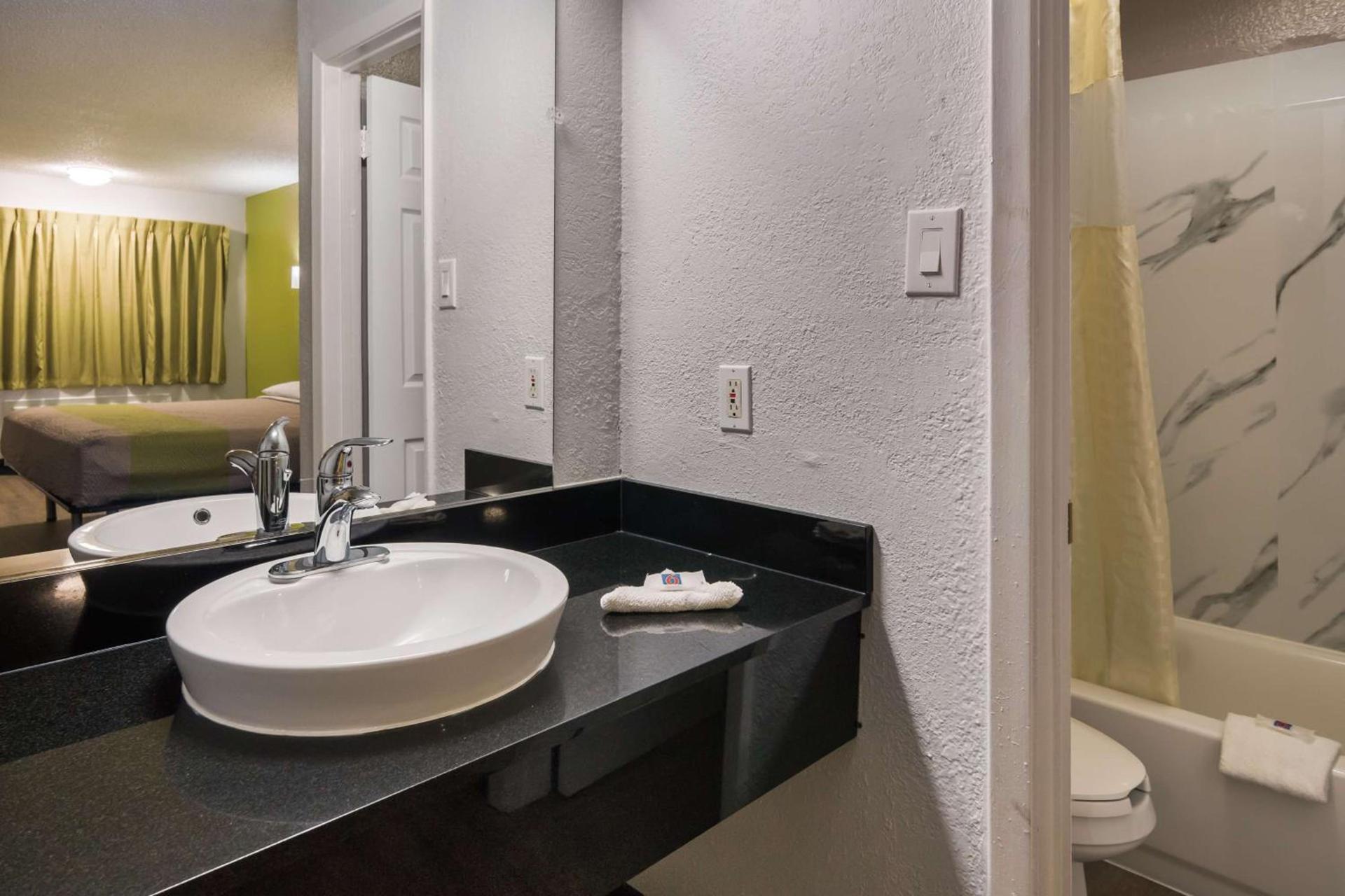 Motel 6 Irving - Loop 12 photo 21