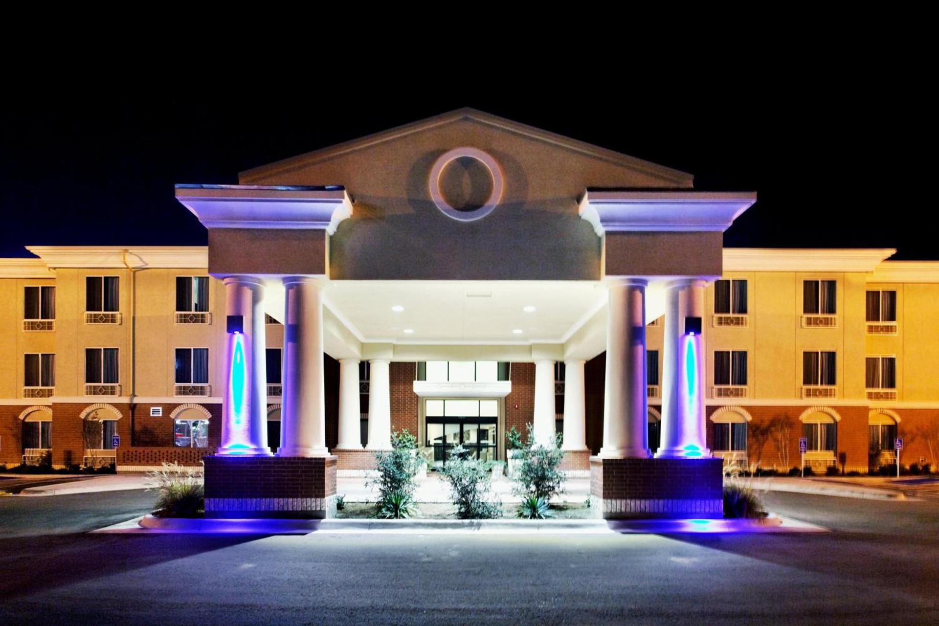 Holiday Inn Express & Suites Ozona by IHG photo 15