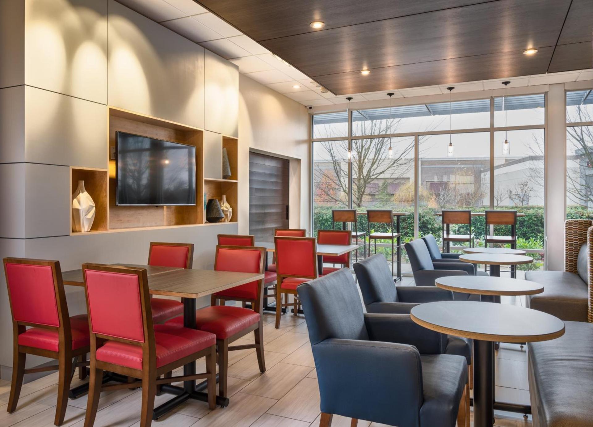 Holiday Inn Express & Suites Salem North - Keizer by IHG photo 20