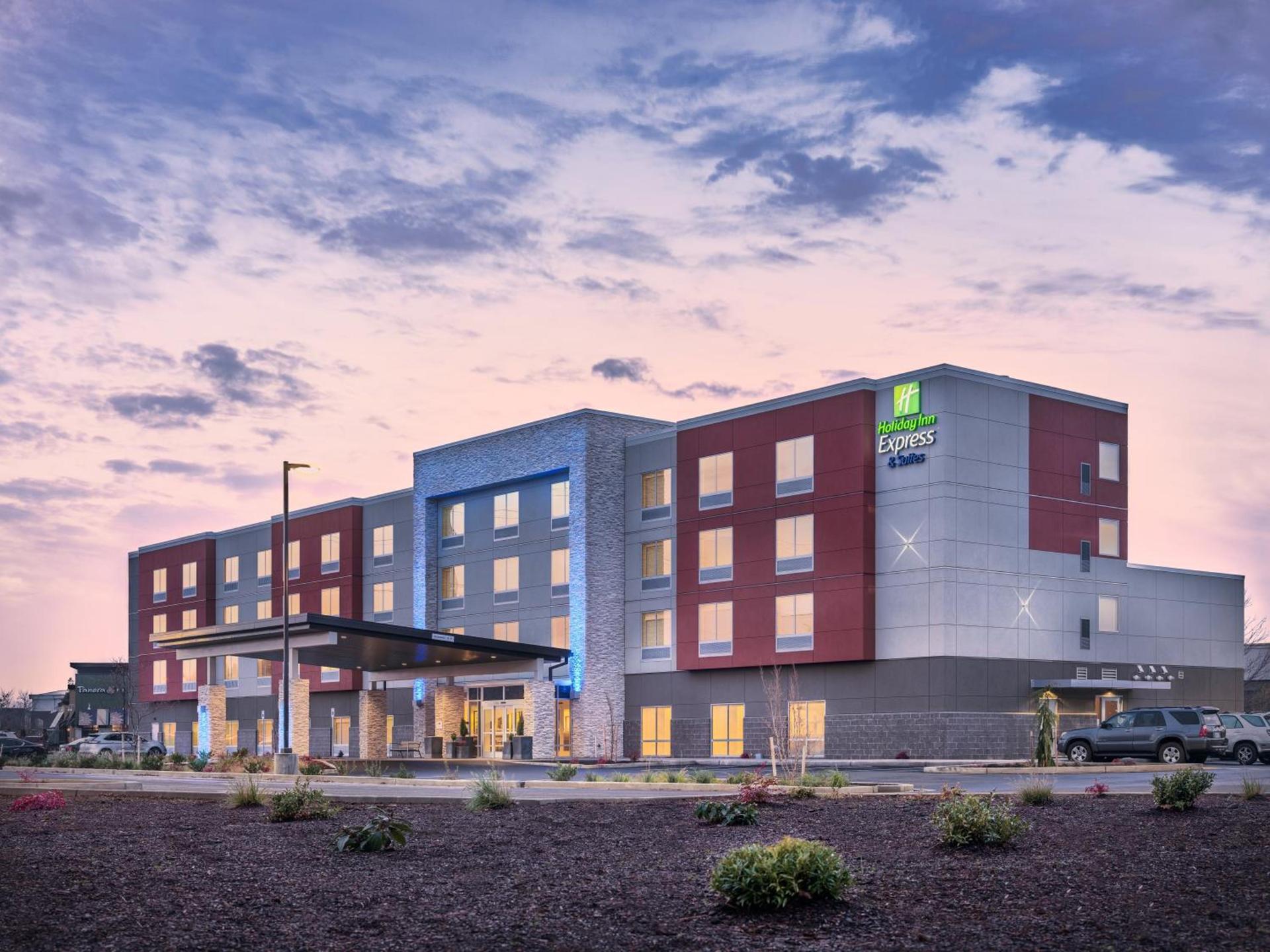 Holiday Inn Express & Suites Salem North - Keizer by IHG photo 1