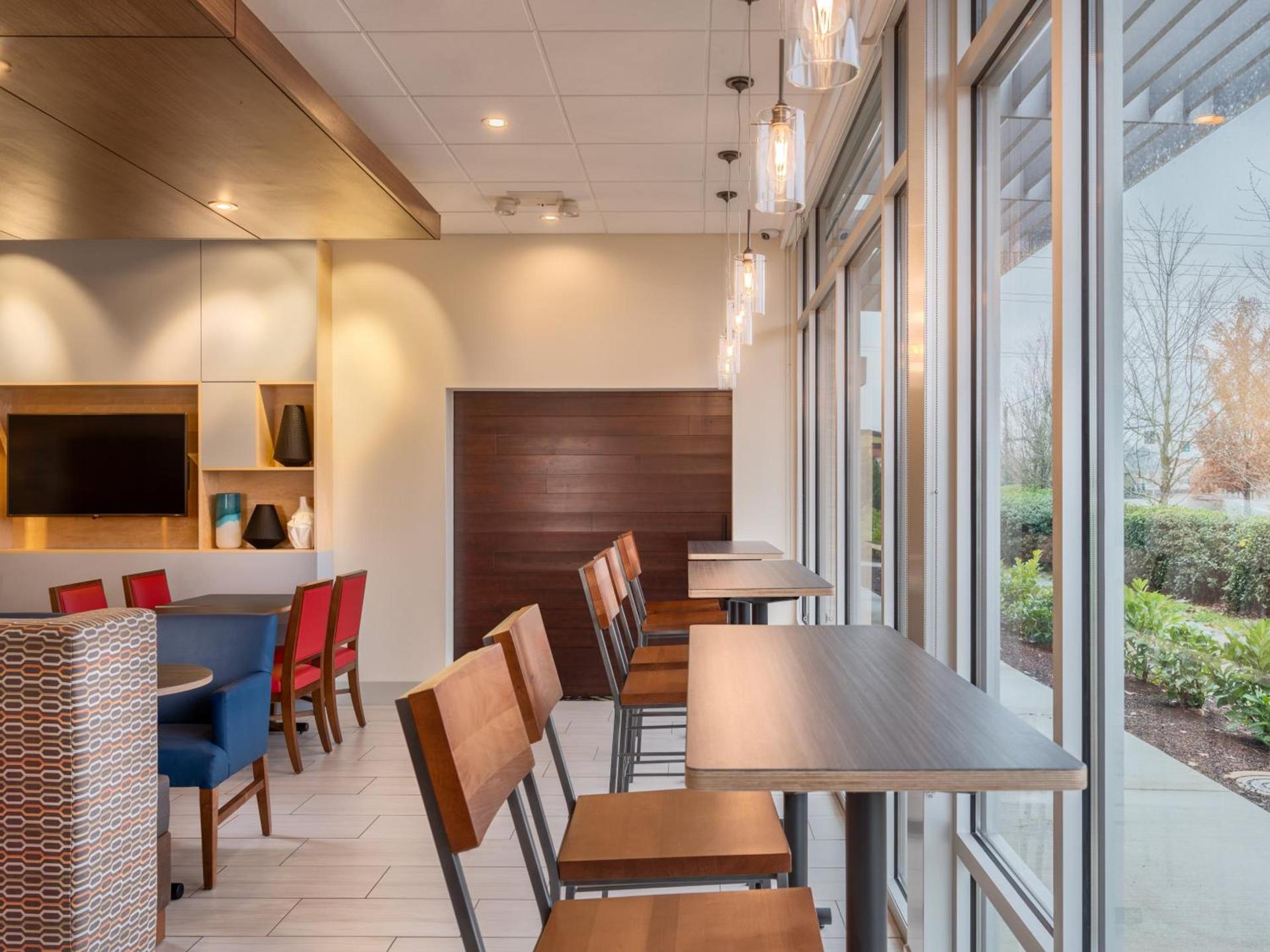 Holiday Inn Express & Suites Salem North - Keizer by IHG photo 19