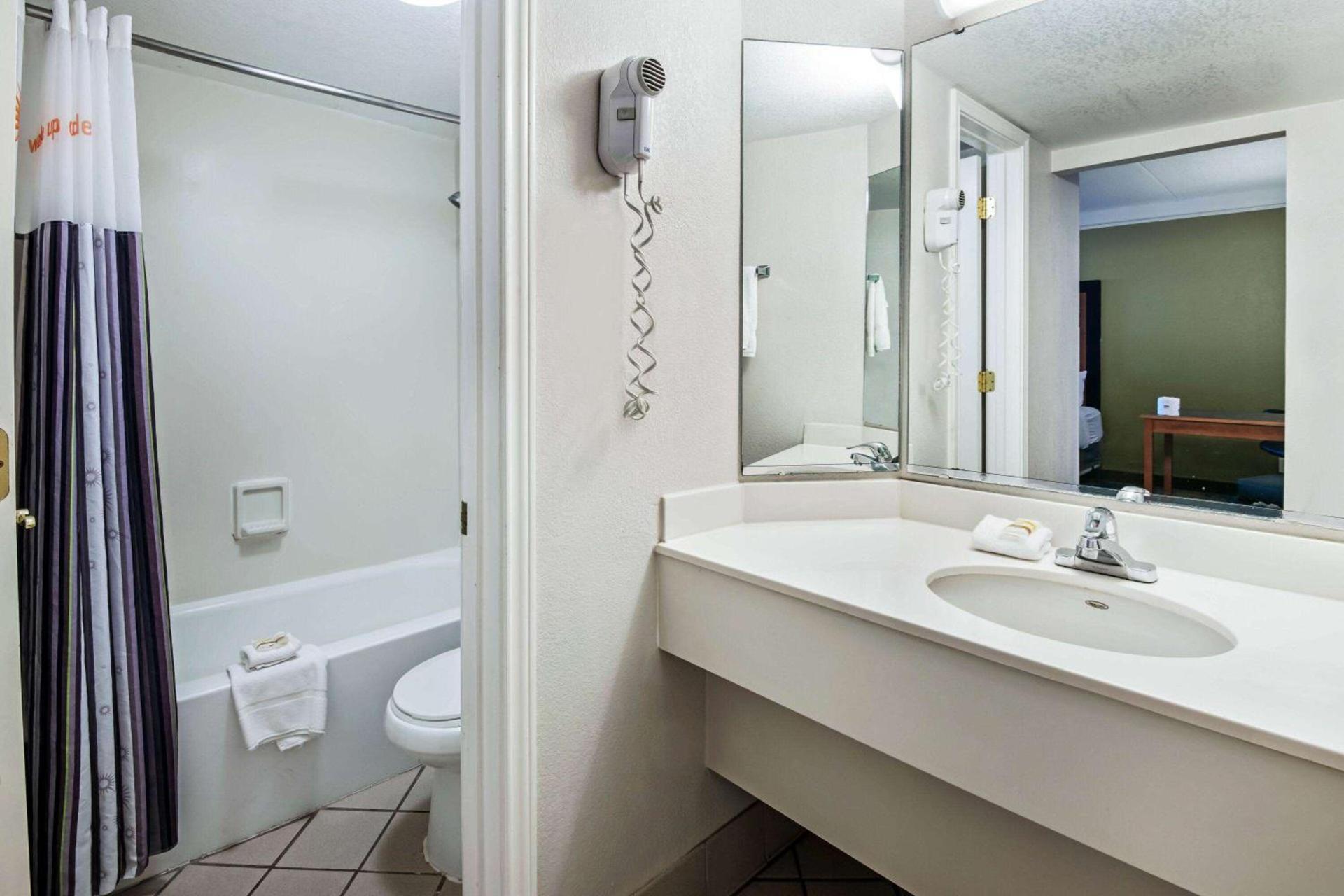 La Quinta Inn by Wyndham Amarillo Mid-City photo 19