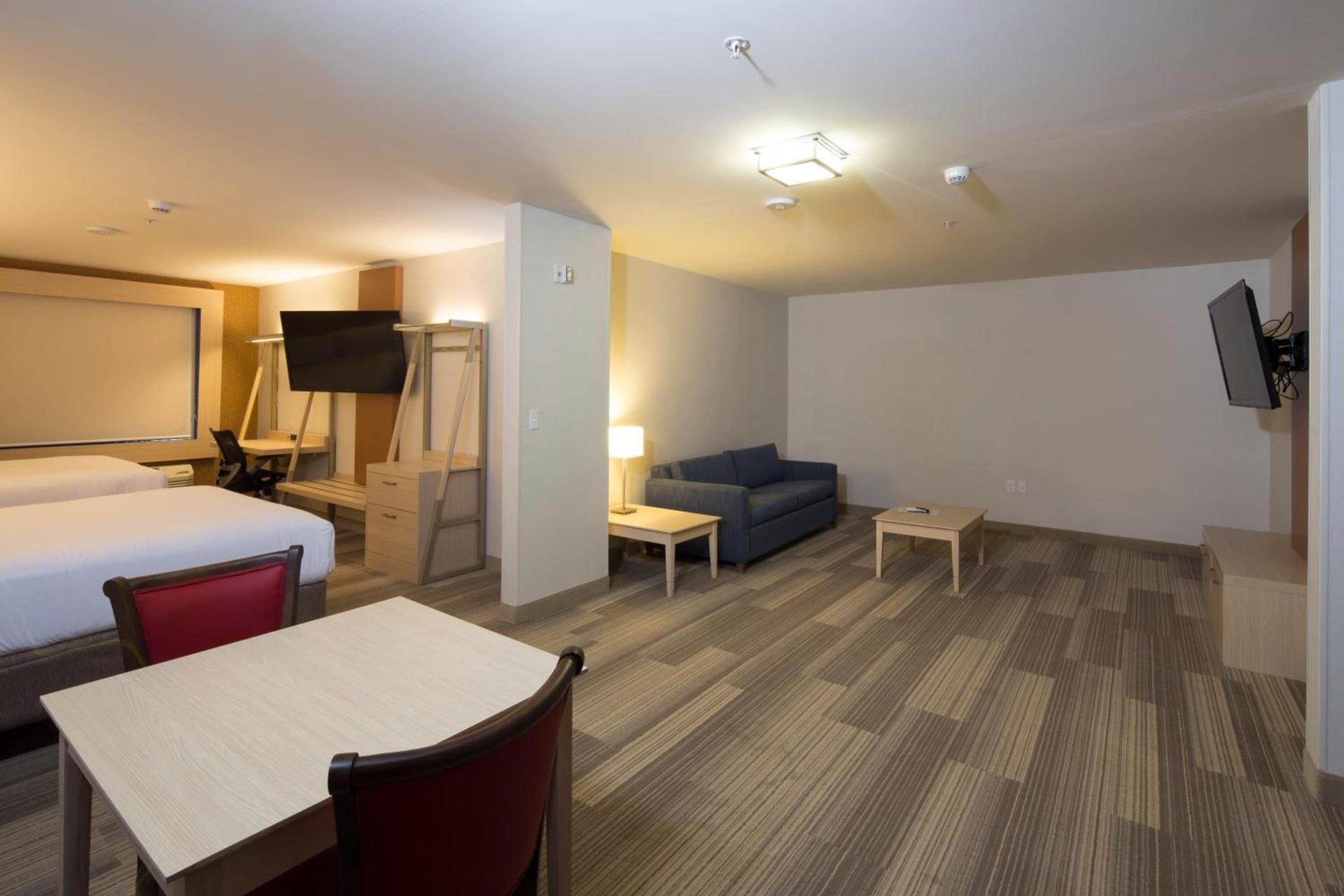 Holiday Inn Express & Suites Port Huron by IHG photo 25