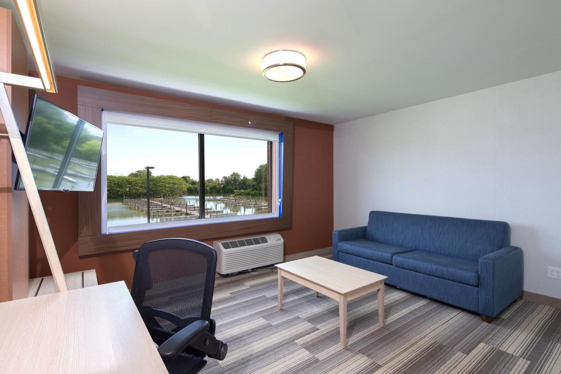 Holiday Inn Express & Suites Port Huron by IHG photo 21