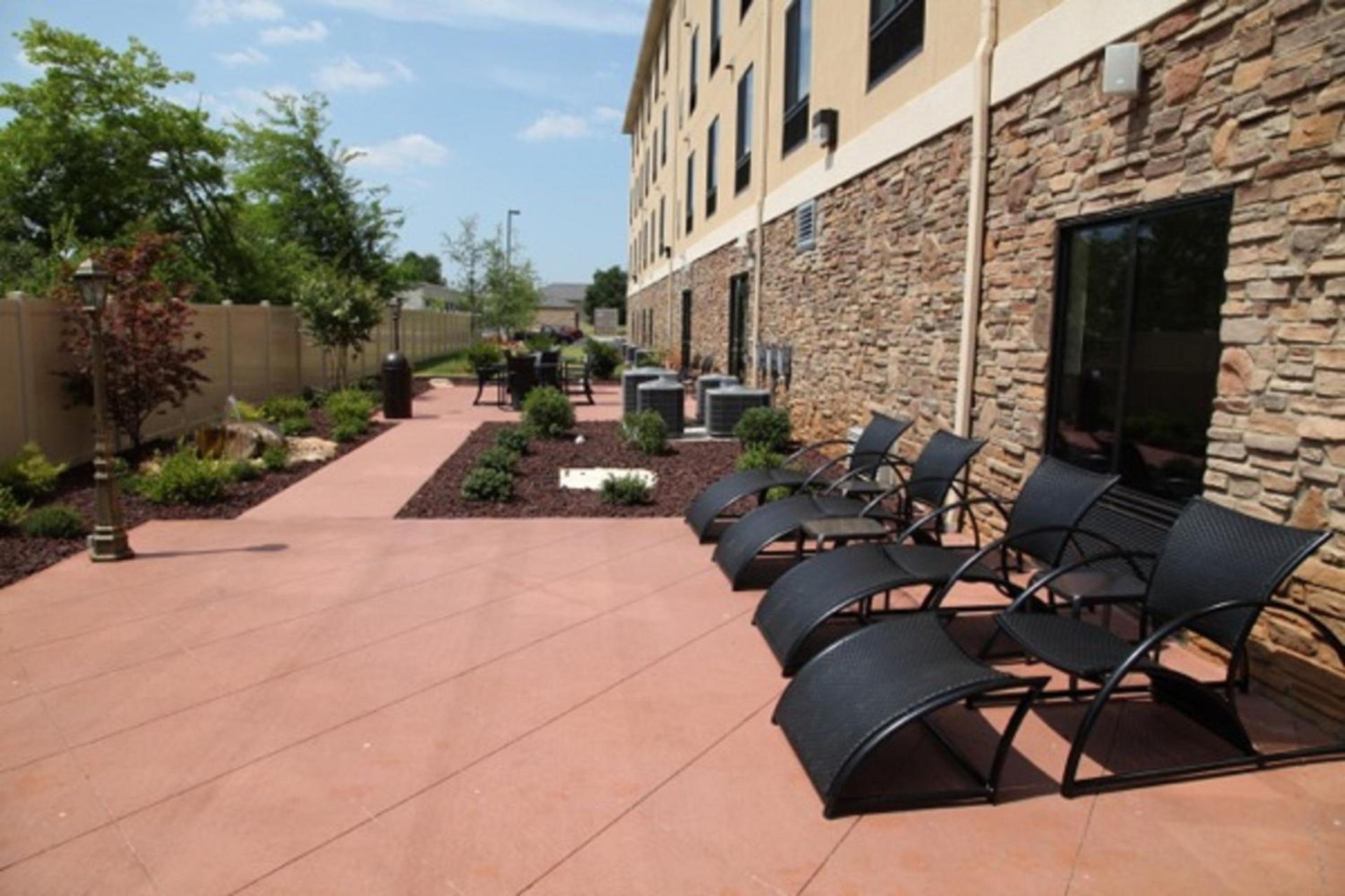 Holiday Inn Express & Suites - Huntsville Airport by IHG photo 10