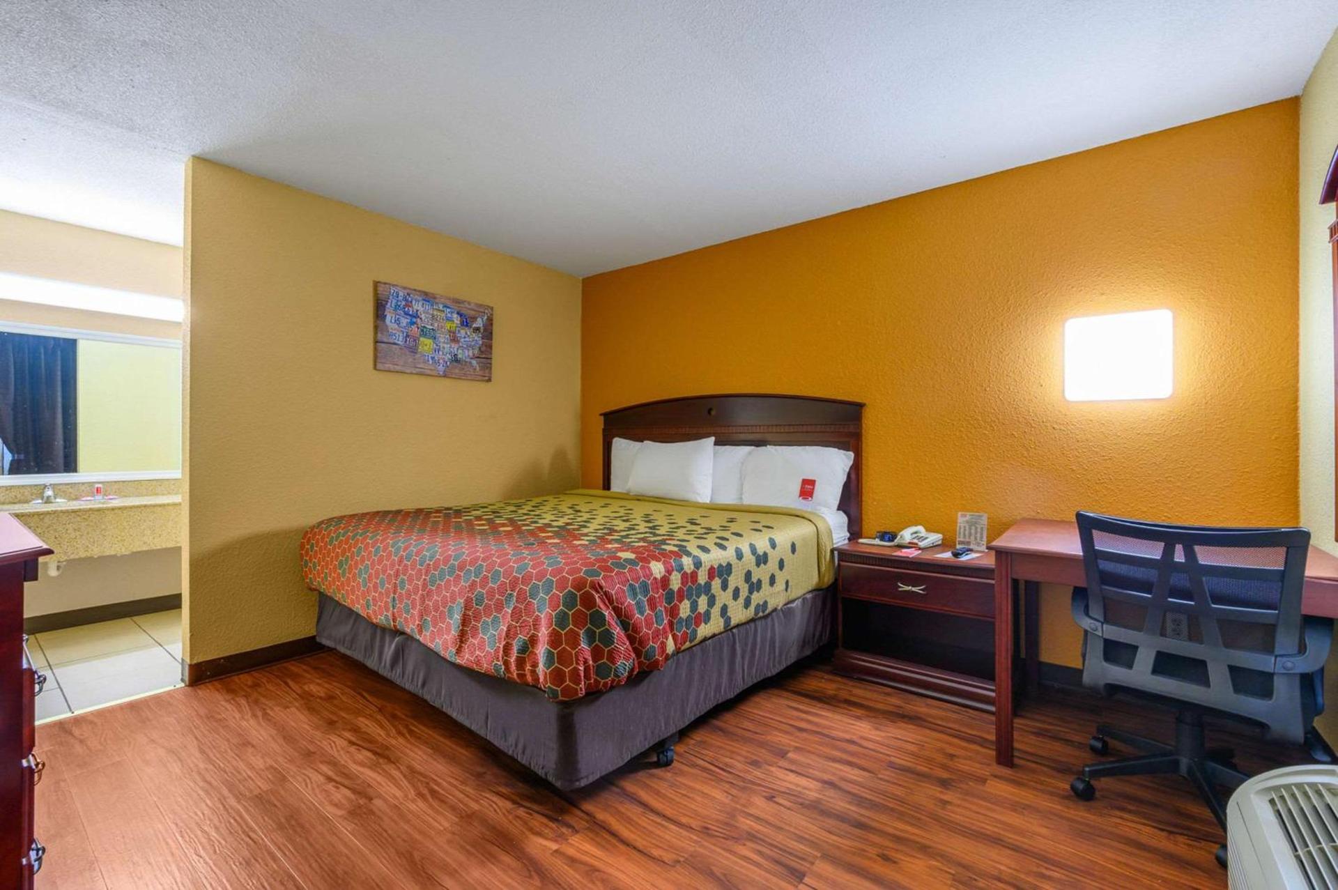 Econo Lodge Decatur South photo 16