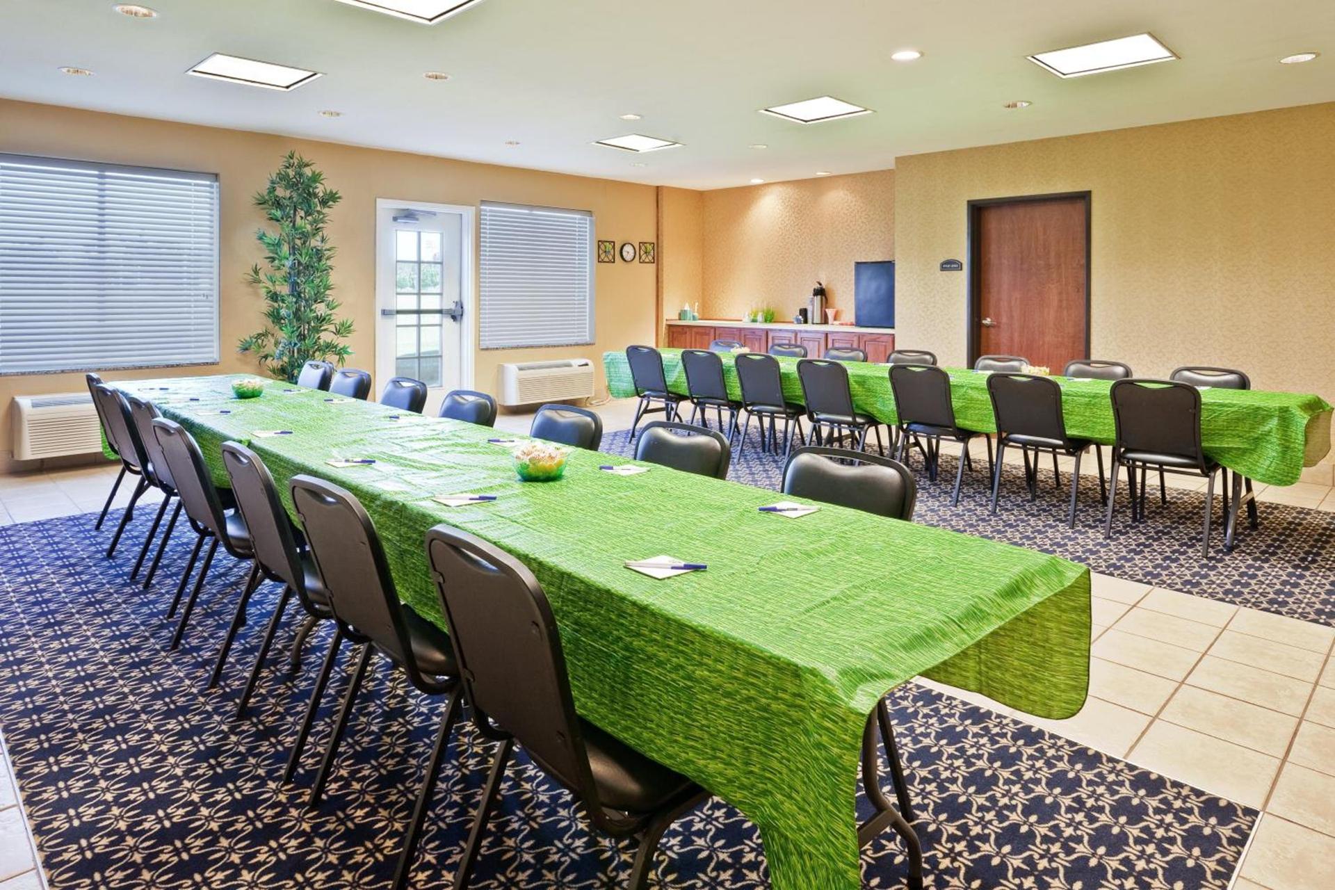 Holiday Inn Express Hotel & Suites Paragould by IHG photo 4
