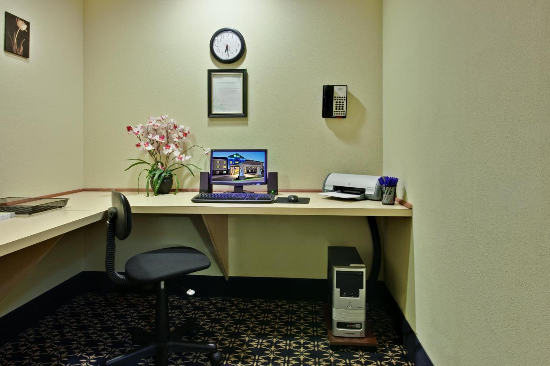 Holiday Inn Express Hotel & Suites Paragould by IHG photo 37