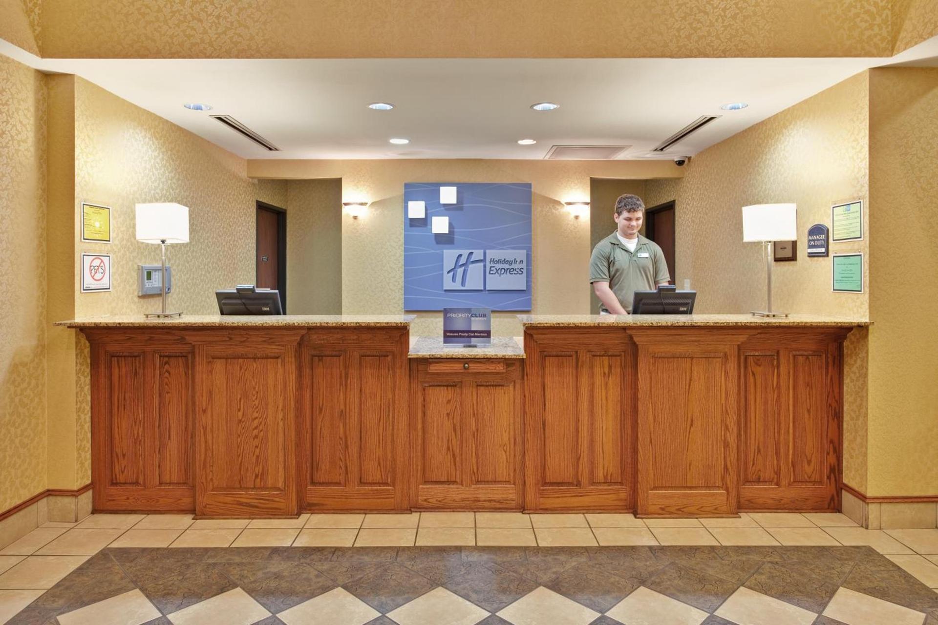 Holiday Inn Express Hotel & Suites Paragould by IHG photo 2
