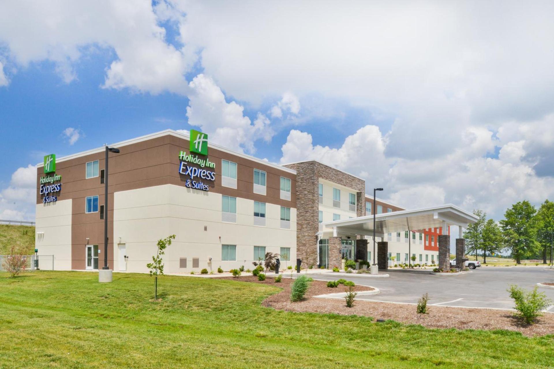 Holiday Inn Express & Suites Salem by IHG — hotel in Salem