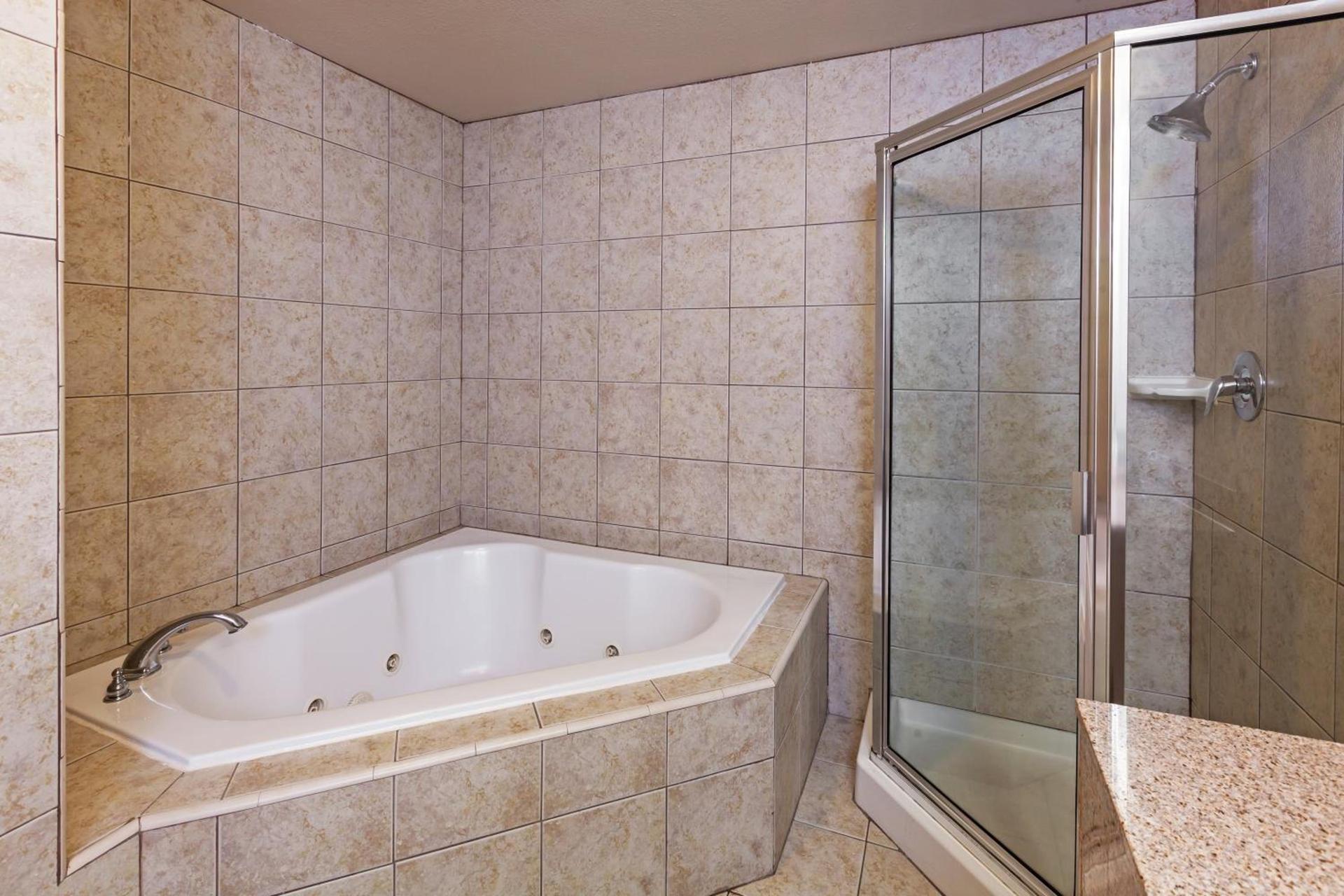 Holiday Inn Express & Suites - Pharr by IHG photo 34