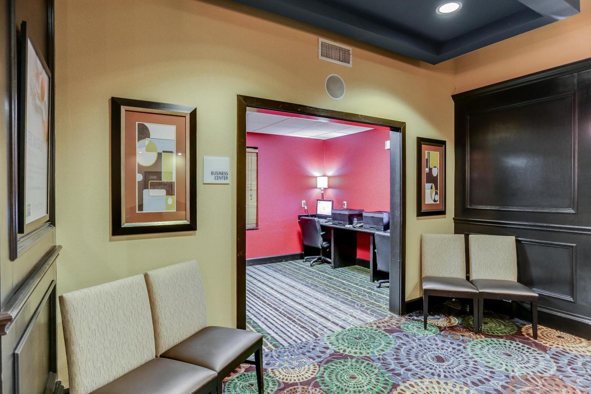 Holiday Inn Express Hotel & Suites Huntsville by IHG photo 9