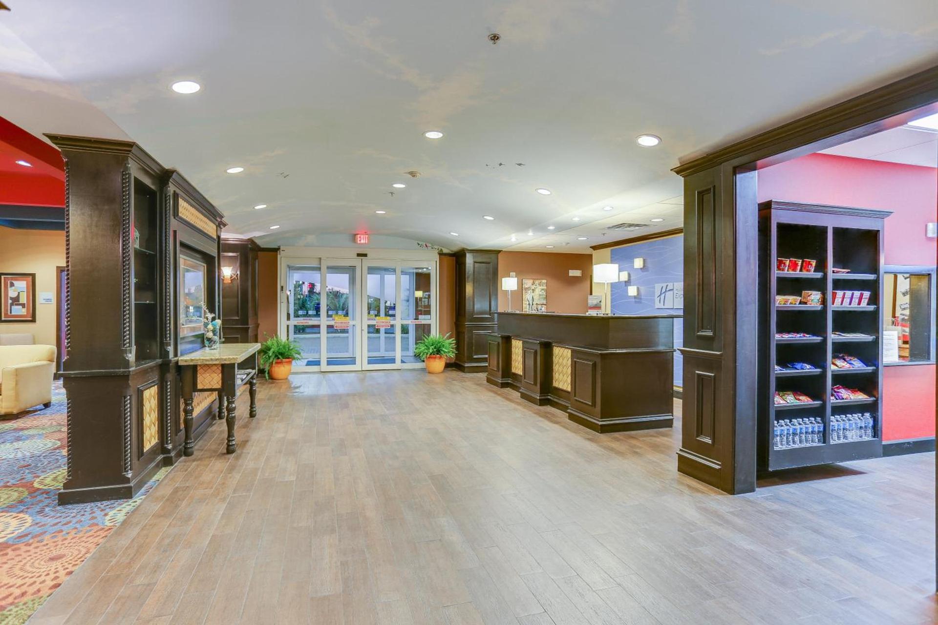 Holiday Inn Express Hotel & Suites Huntsville by IHG photo 12