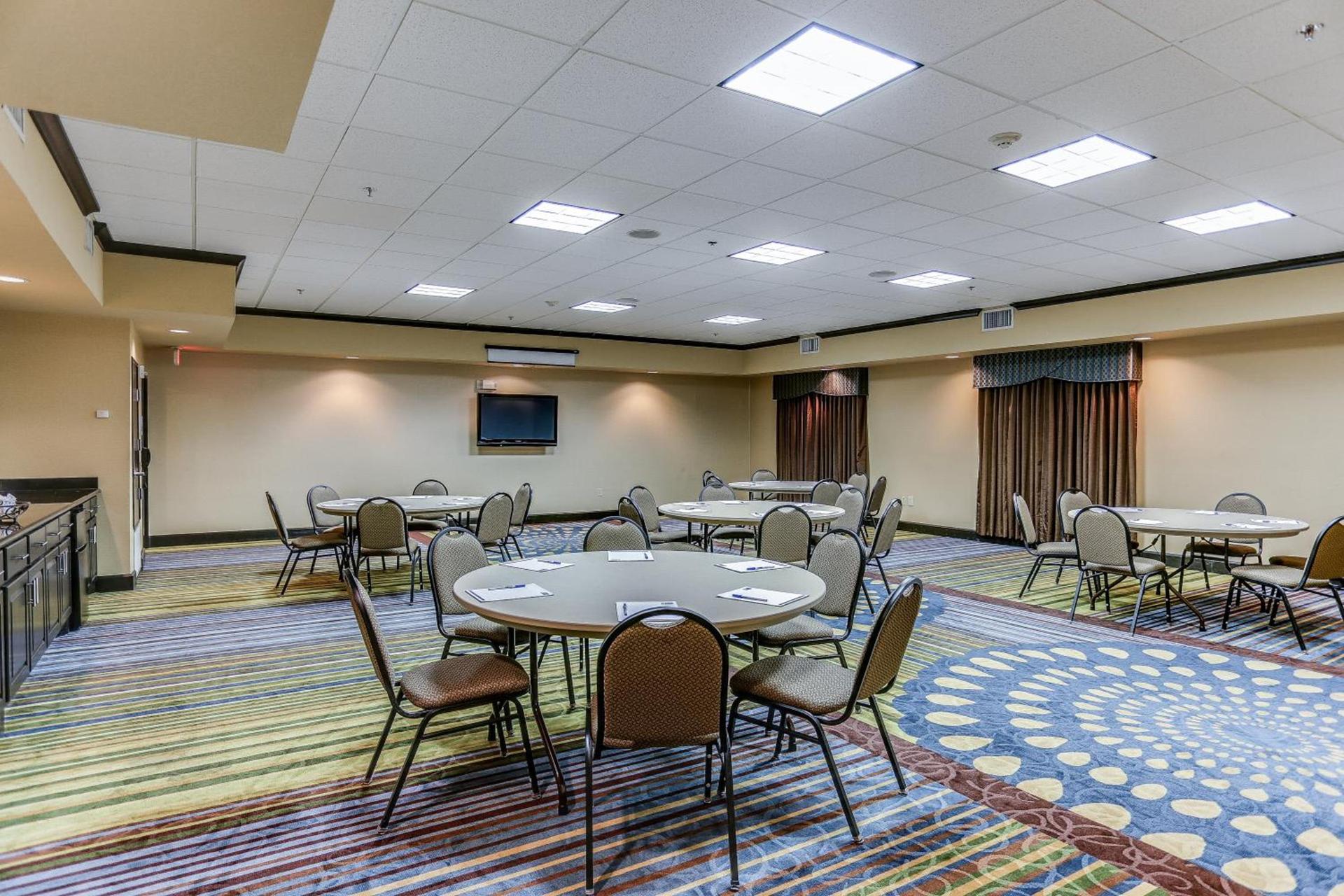 Holiday Inn Express Hotel & Suites Huntsville by IHG photo 35