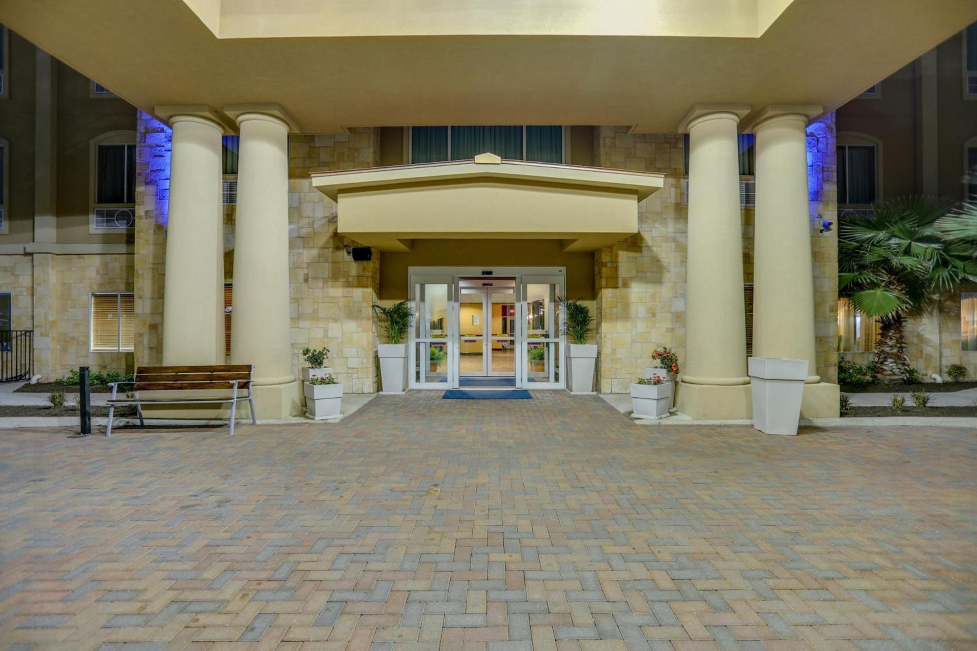 Holiday Inn Express Hotel & Suites Huntsville by IHG photo 15