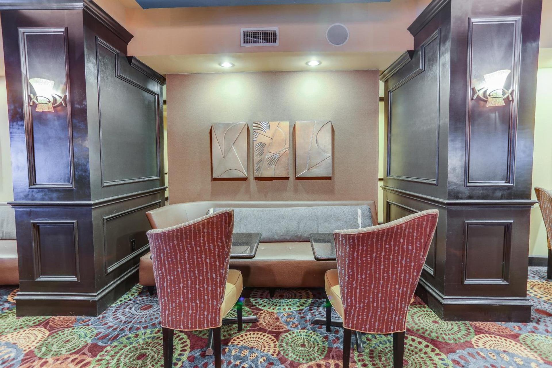 Holiday Inn Express Hotel & Suites Huntsville by IHG photo 16
