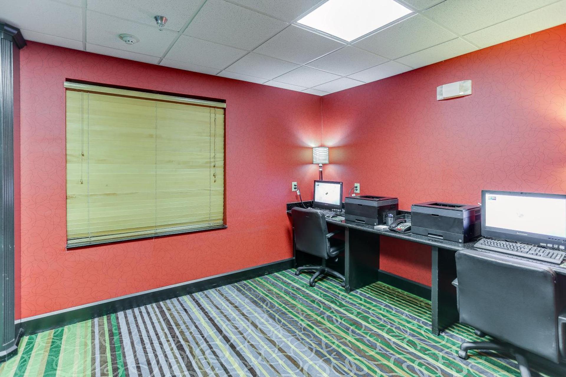 Holiday Inn Express Hotel & Suites Huntsville by IHG photo 18