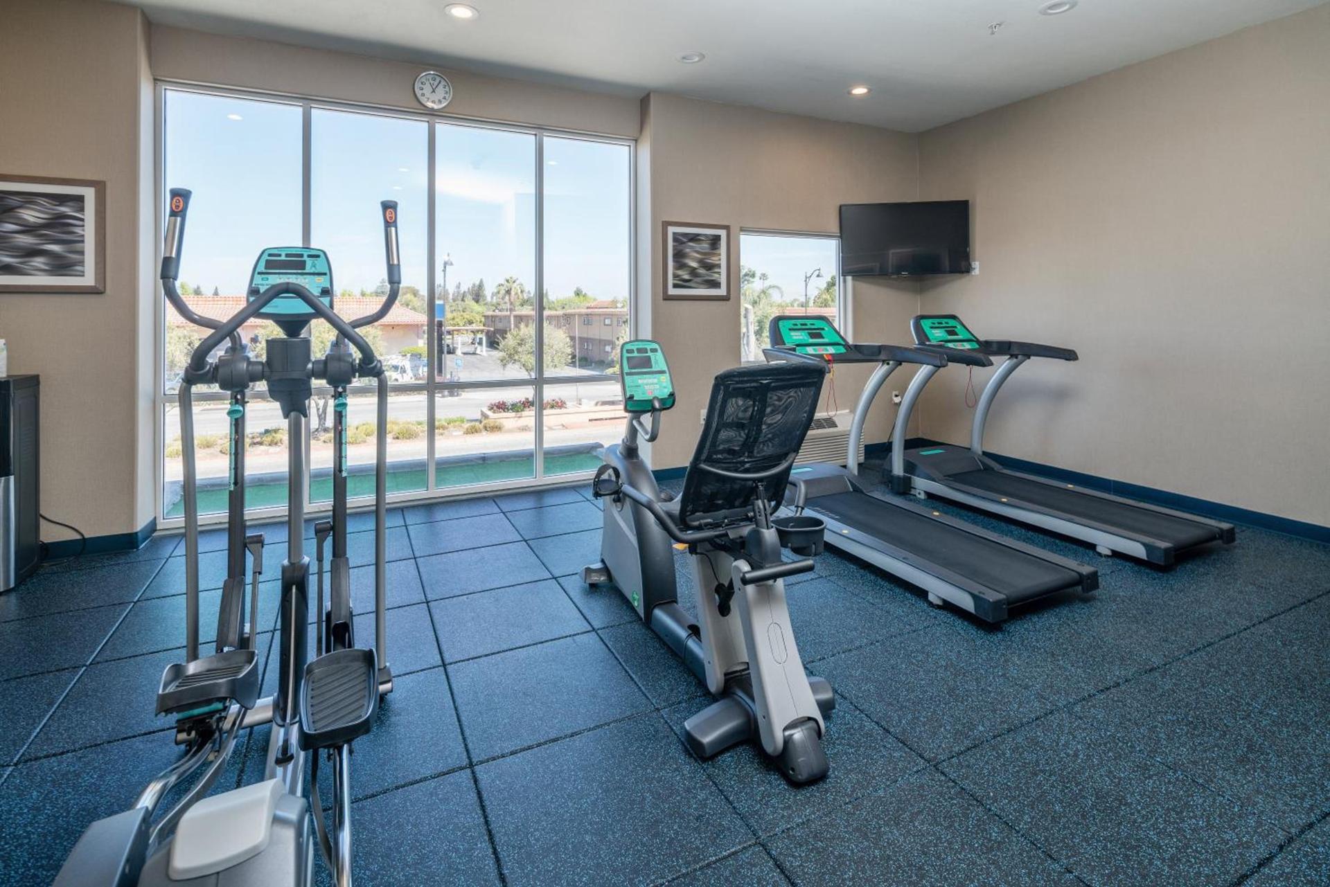 Holiday Inn Express & Suites Santa Clara by IHG photo 15