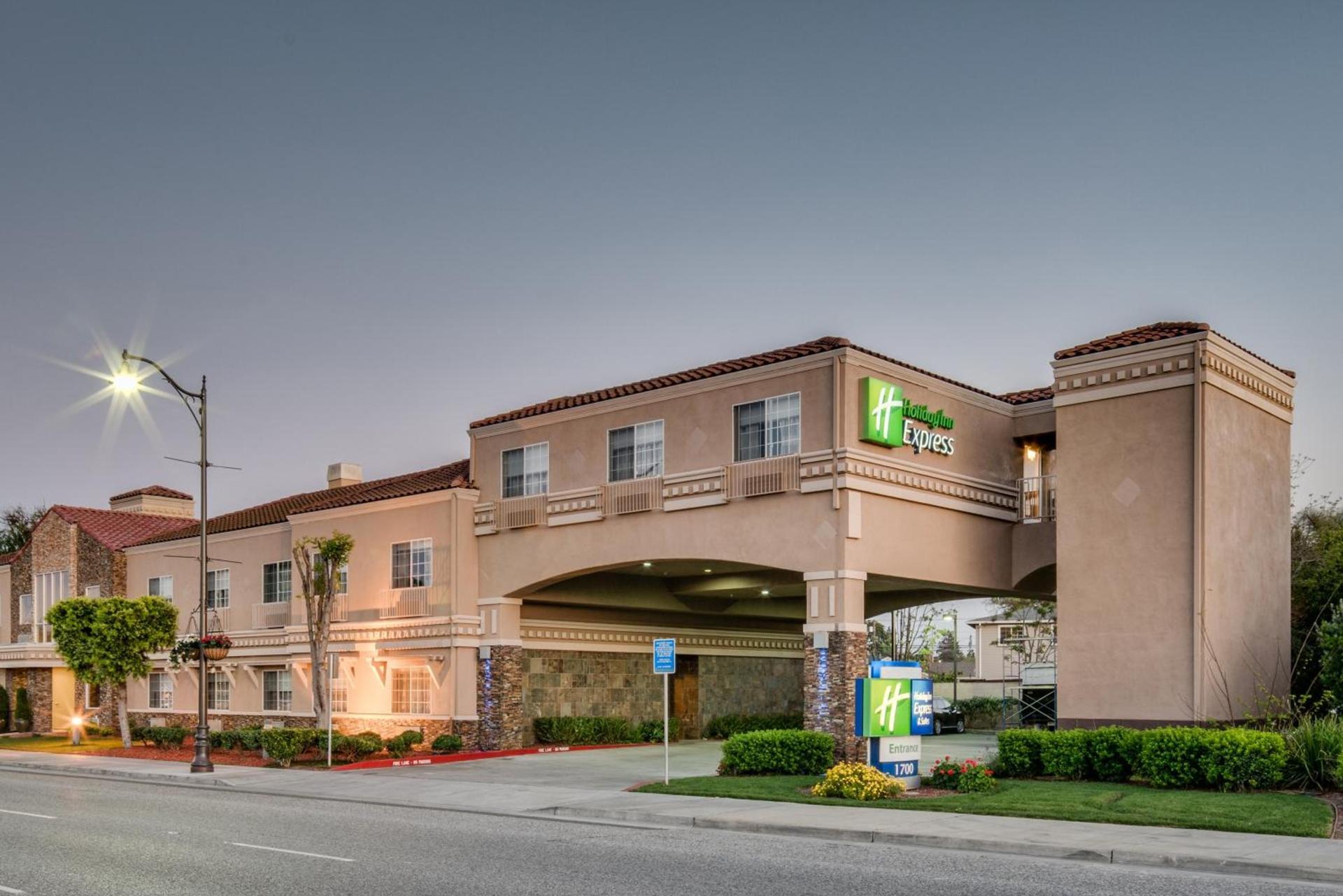 Holiday Inn Express & Suites Santa Clara by IHG photo 1