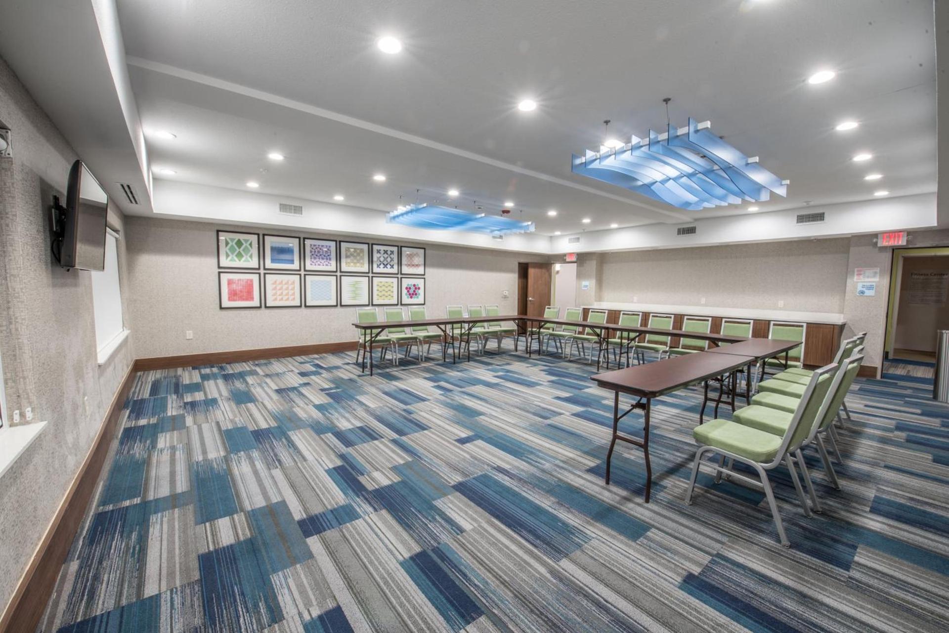Holiday Inn Express & Suites - Houston Westchase - Westheimer by IHG photo 6